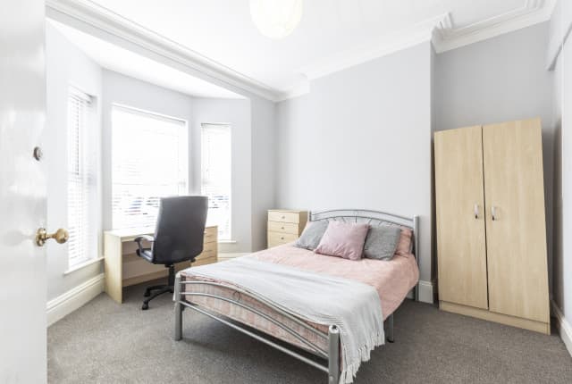 4 Bed House - Falmouth Street thumbnail 3