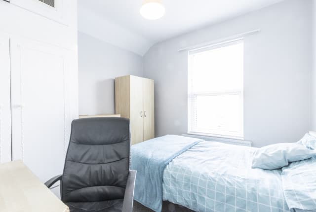 4 Bed House - Falmouth Street thumbnail 4