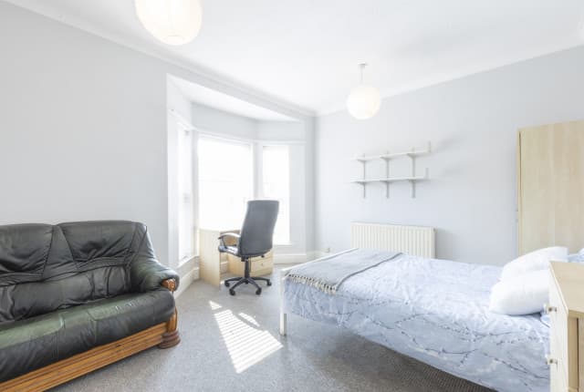 4 Bed House - Falmouth Street thumbnail 6