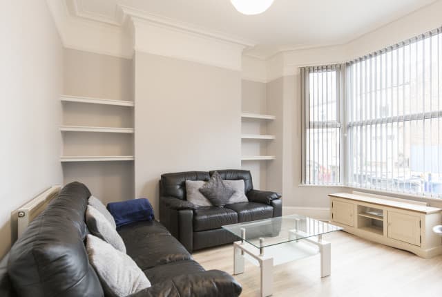 4 Bed House - Brooklyn Street photo 1