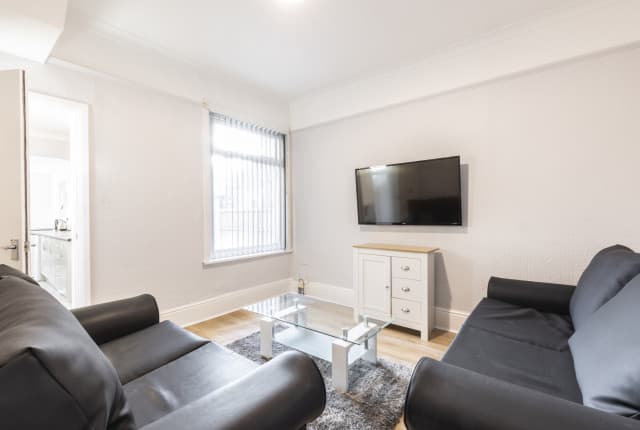 4 Bed House - Walgrave Street thumbnail 3