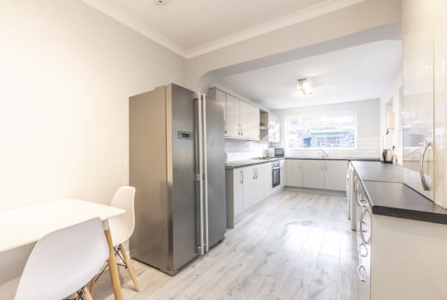 4 Bed House - Walgrave Street photo 1