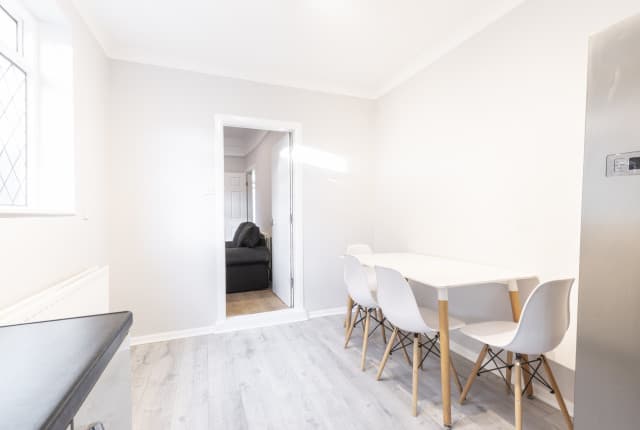 4 Bed House - Walgrave Street thumbnail 4