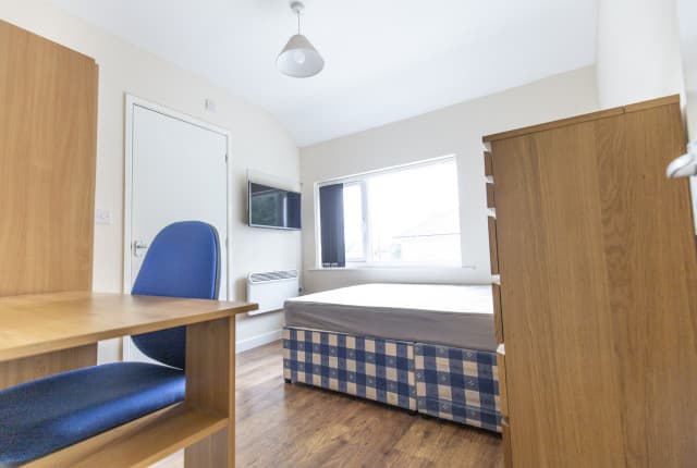 6 Bed House - Inglemire Lane thumbnail 11