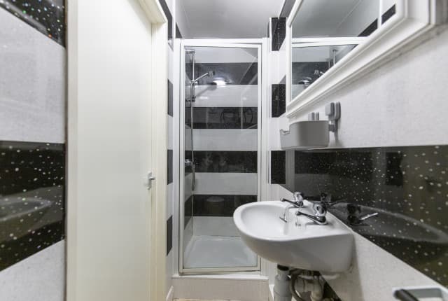 6 Bed House - Inglemire Lane thumbnail 12