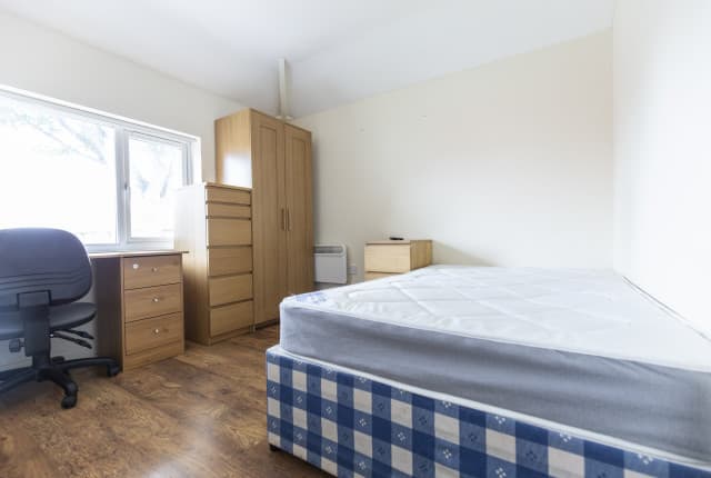 6 Bed House - Inglemire Lane thumbnail 13