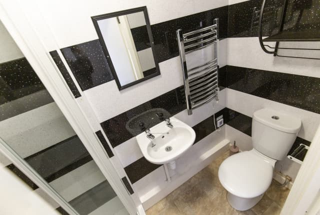 6 Bed House - Inglemire Lane thumbnail 4