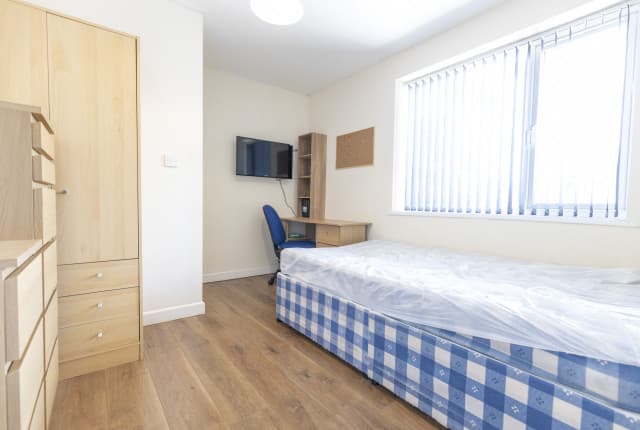 6 Bed House - Inglemire Lane thumbnail 5