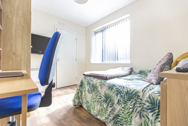 6 Bed House - Inglemire Lane thumbnail 7