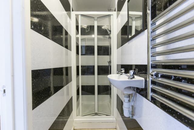 6 Bed House - Inglemire Lane thumbnail 8