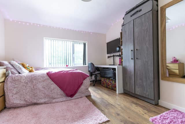 6 Bed House - Inglemire Lane thumbnail 9