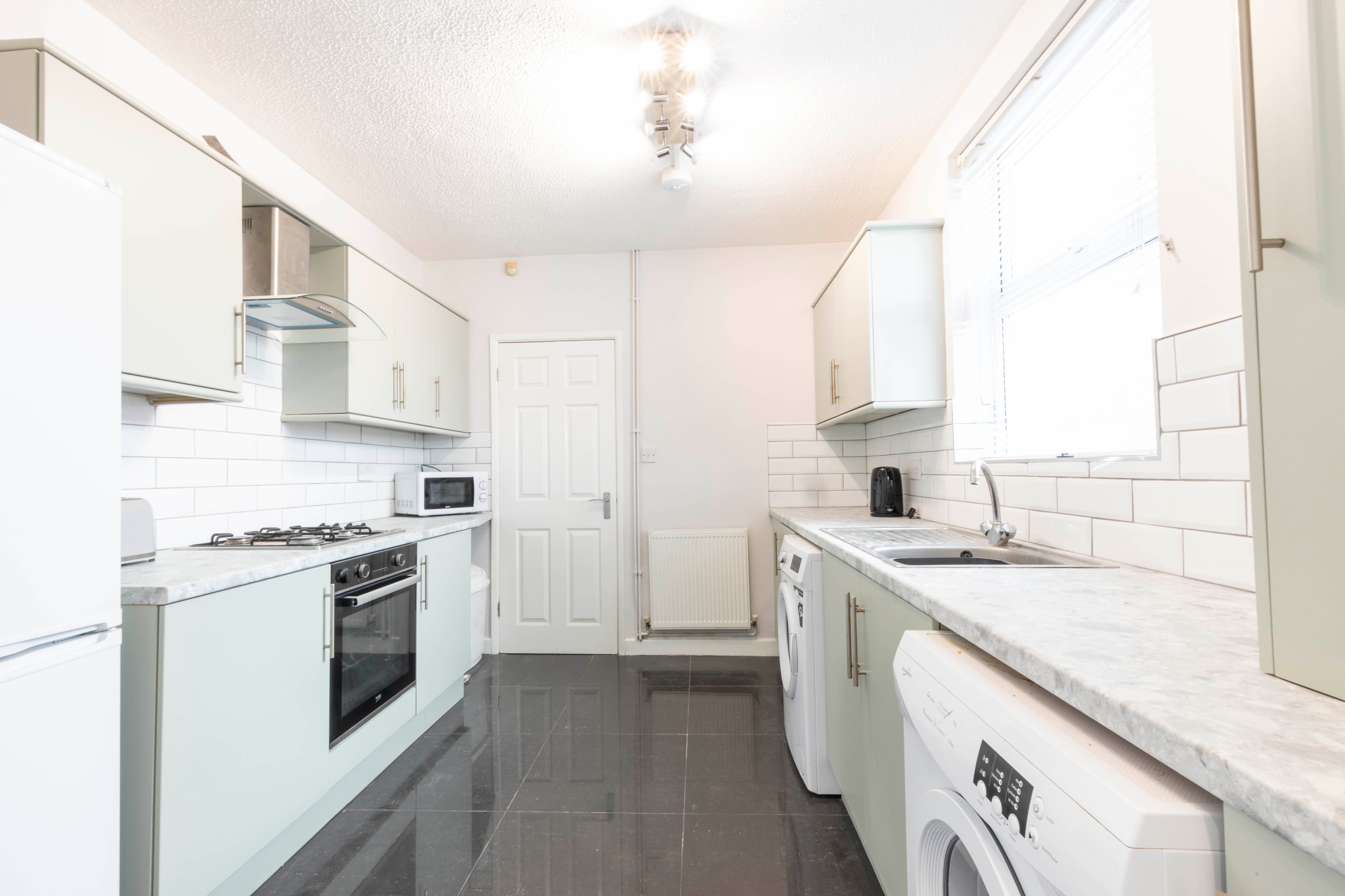 4 Bed House - Lambert Street thumbnail 3