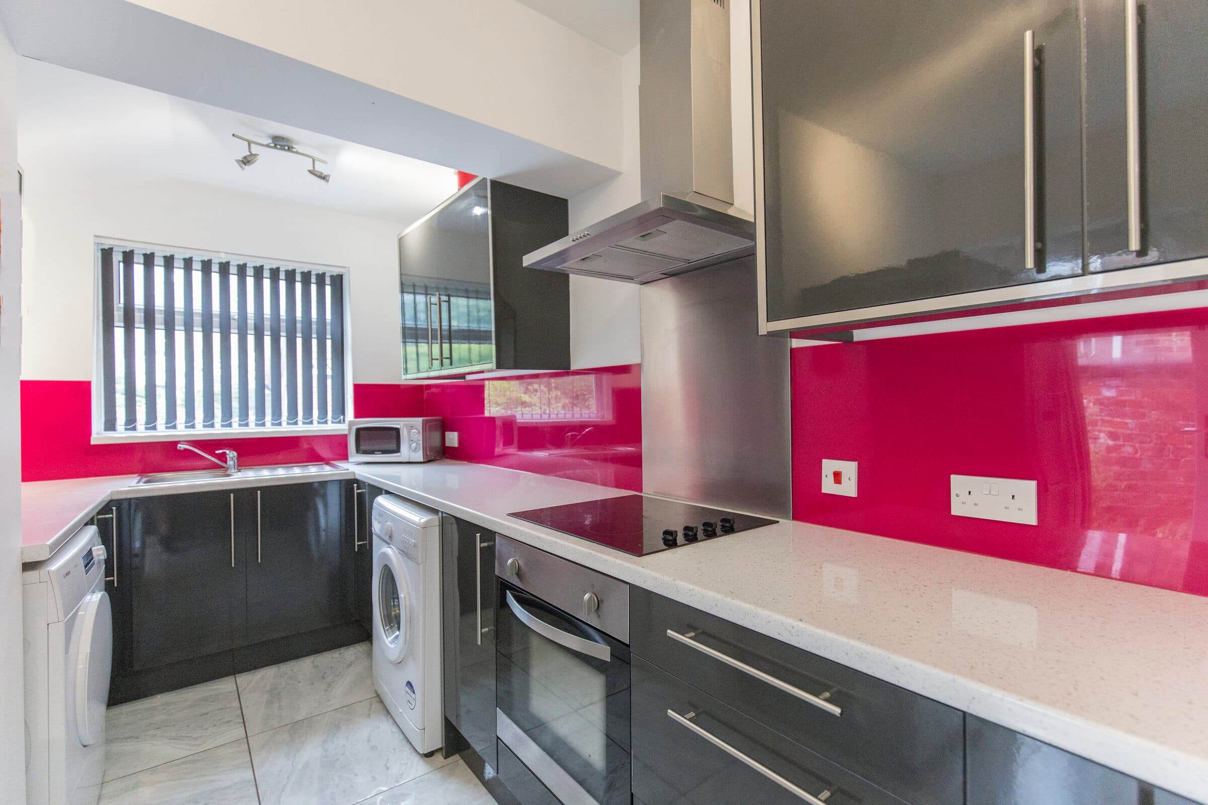 6 Bed House - Lambert Street thumbnail 2