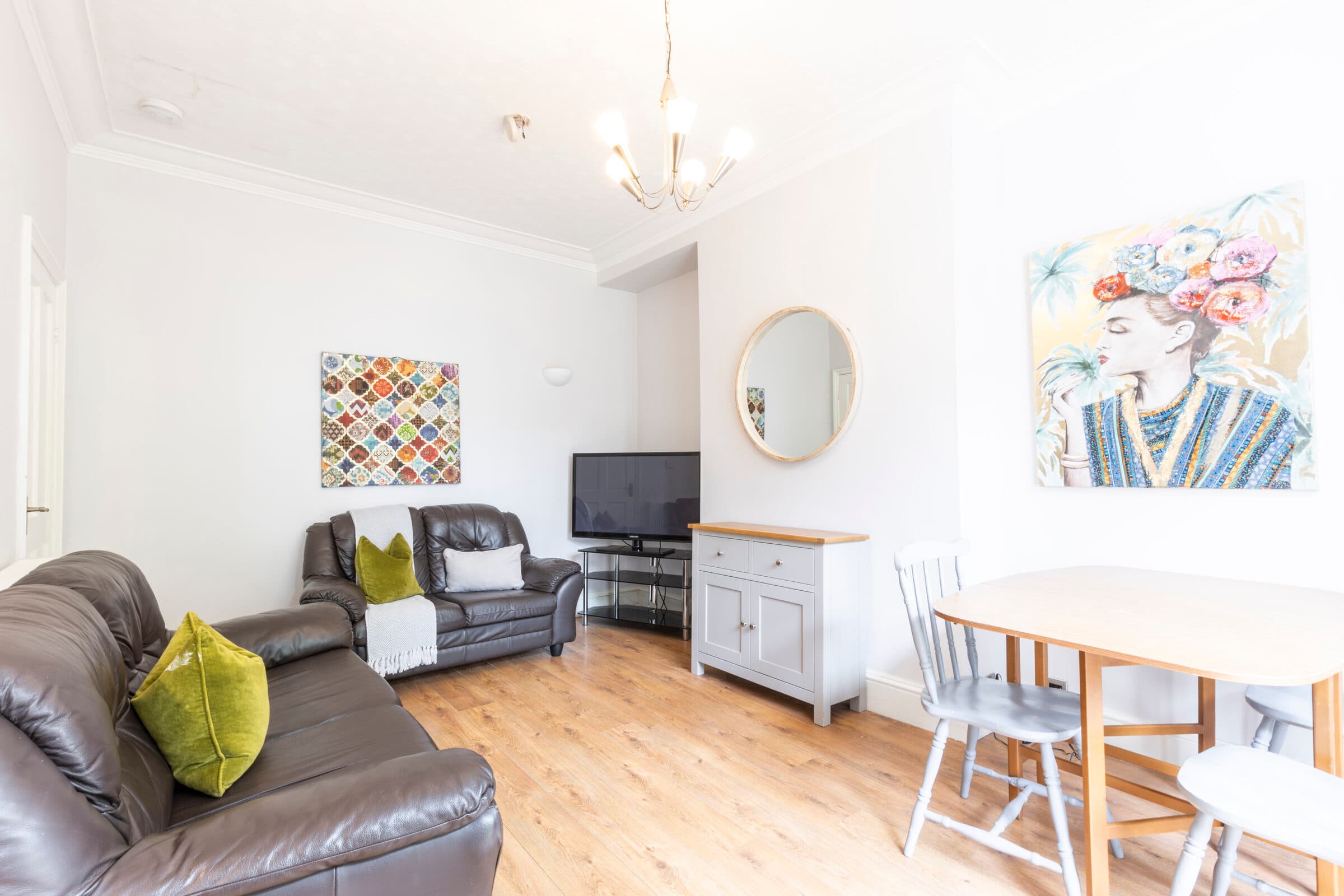 3 Bed House - Wellesley Avenue photo 1