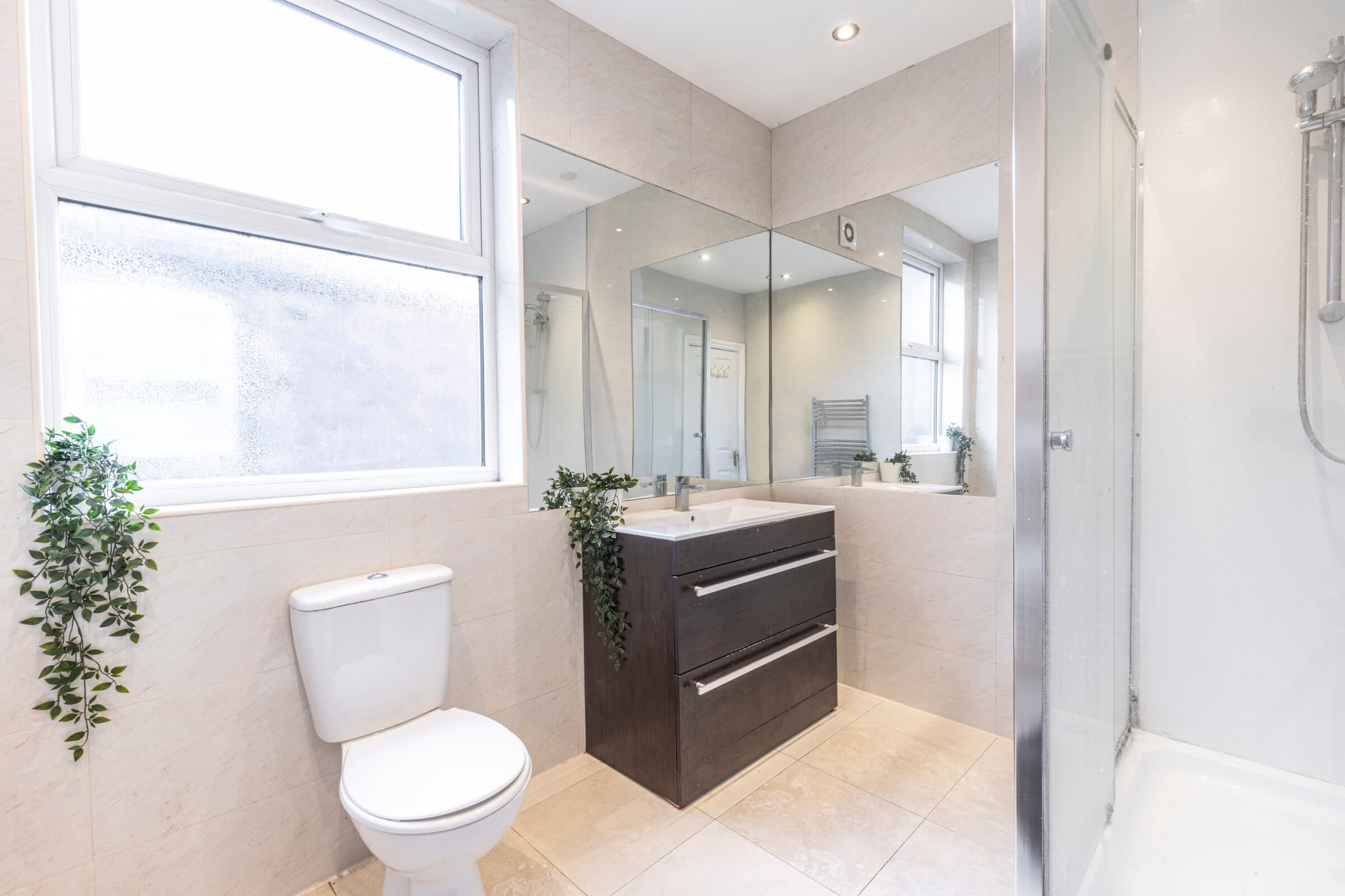 4 Bed House - Wellesley Avenue thumbnail 6