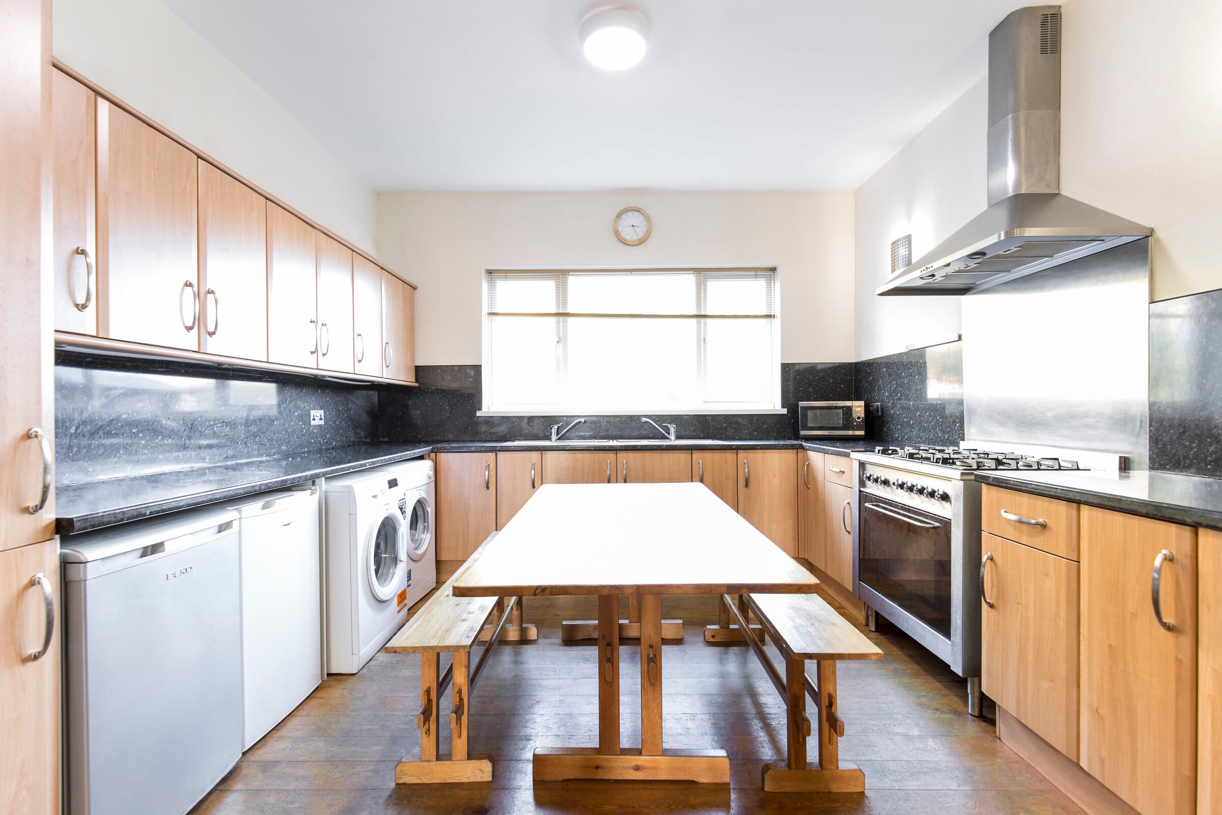 5 Bed House - Wellesley Avenue thumbnail 2