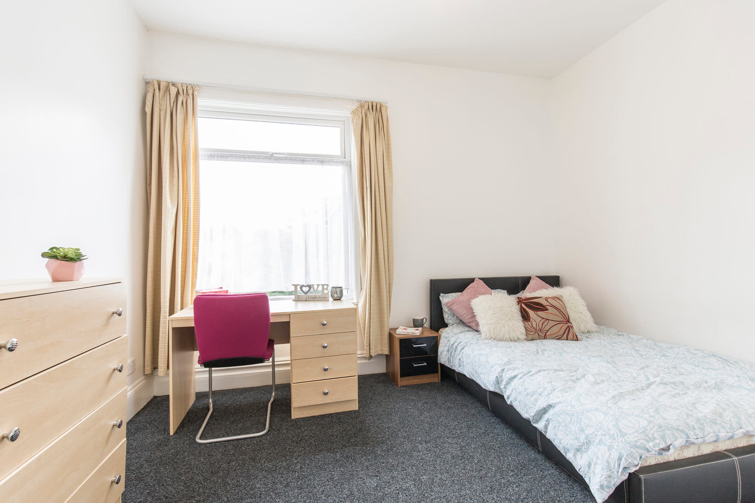 6 Bed House - Wellesley Avenue thumbnail 9