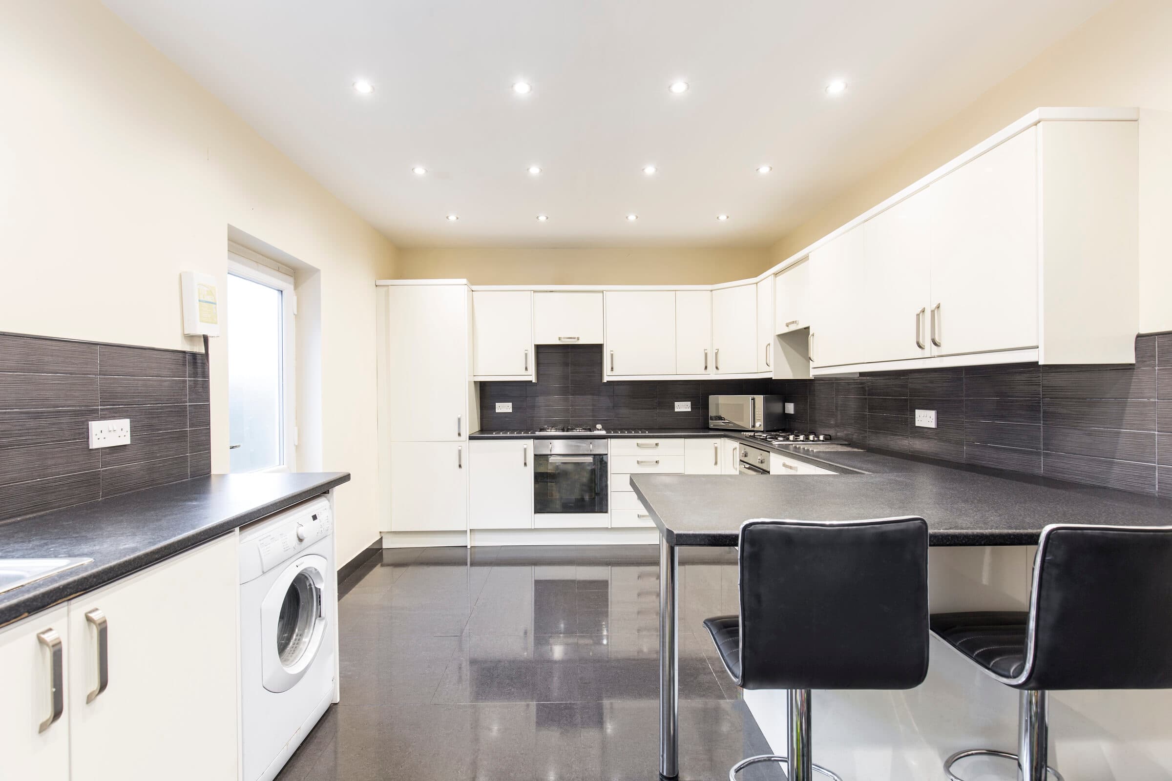 6 Bed House - Wellesley Avenue photo 1