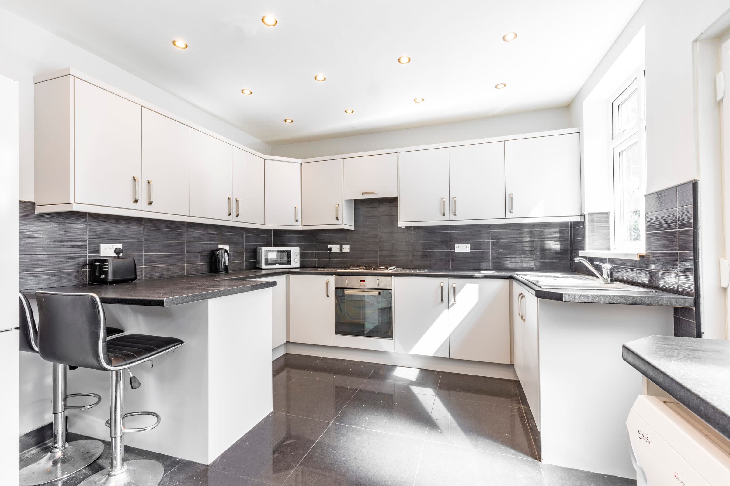 6 Bed House - Wellesley Avenue photo 1