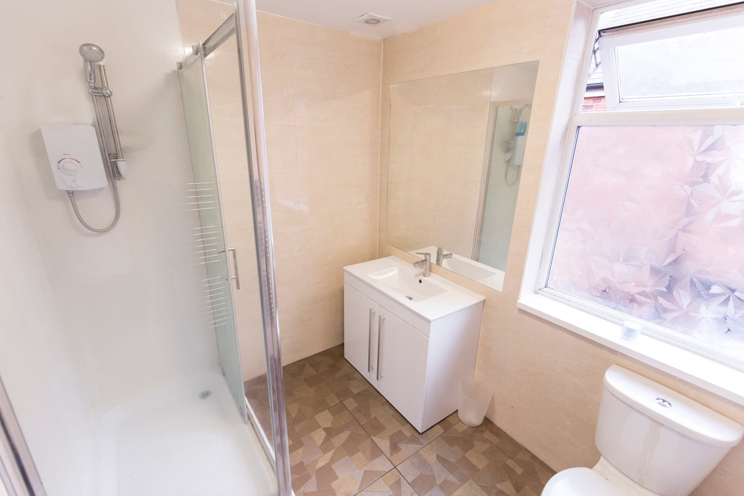 6 Bed House - Wellesley Avenue thumbnail 5