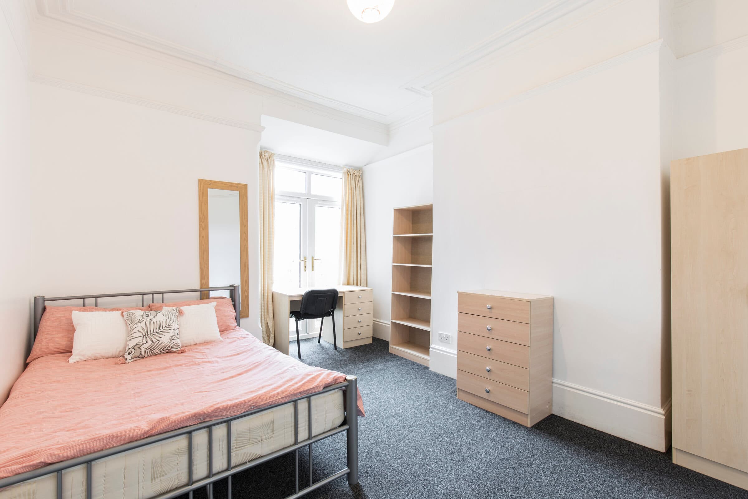 6 Bed House - Wellesley Avenue thumbnail 3