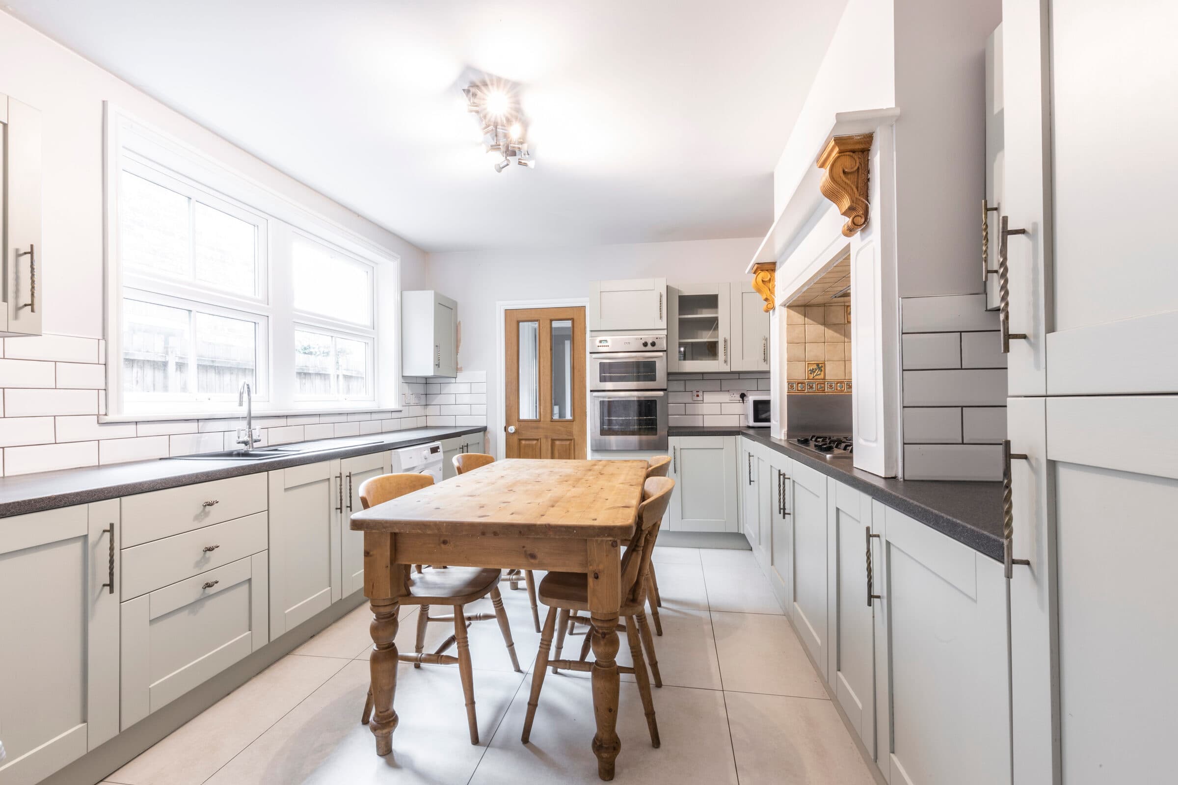 6 Bed House - Wellesley Avenue thumbnail 2