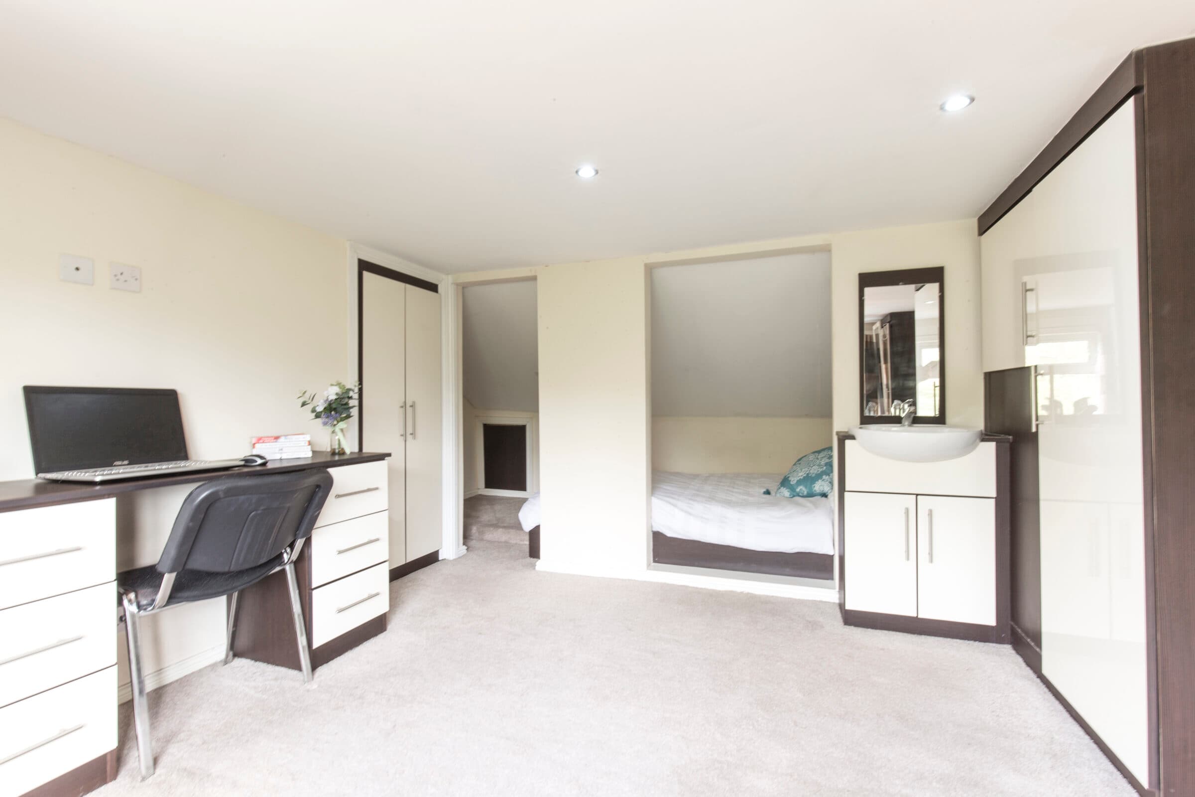 4 Bed House - Haworth Street thumbnail 7