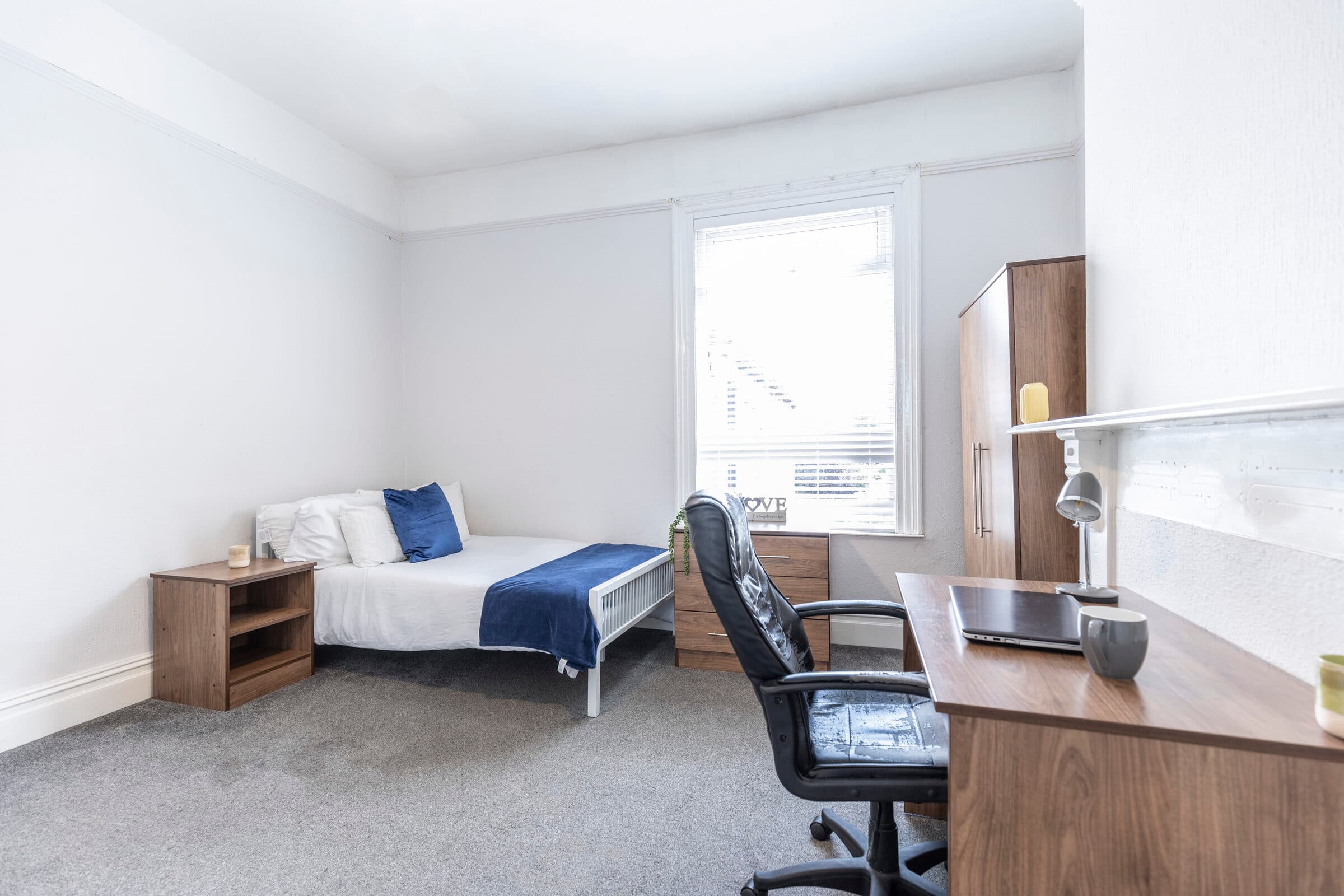 7 Bed House - Beverley Road thumbnail 3