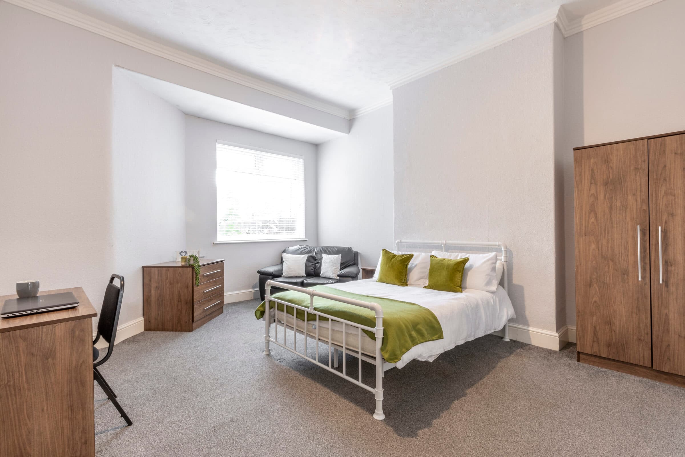 7 Bed House - Beverley Road thumbnail 6