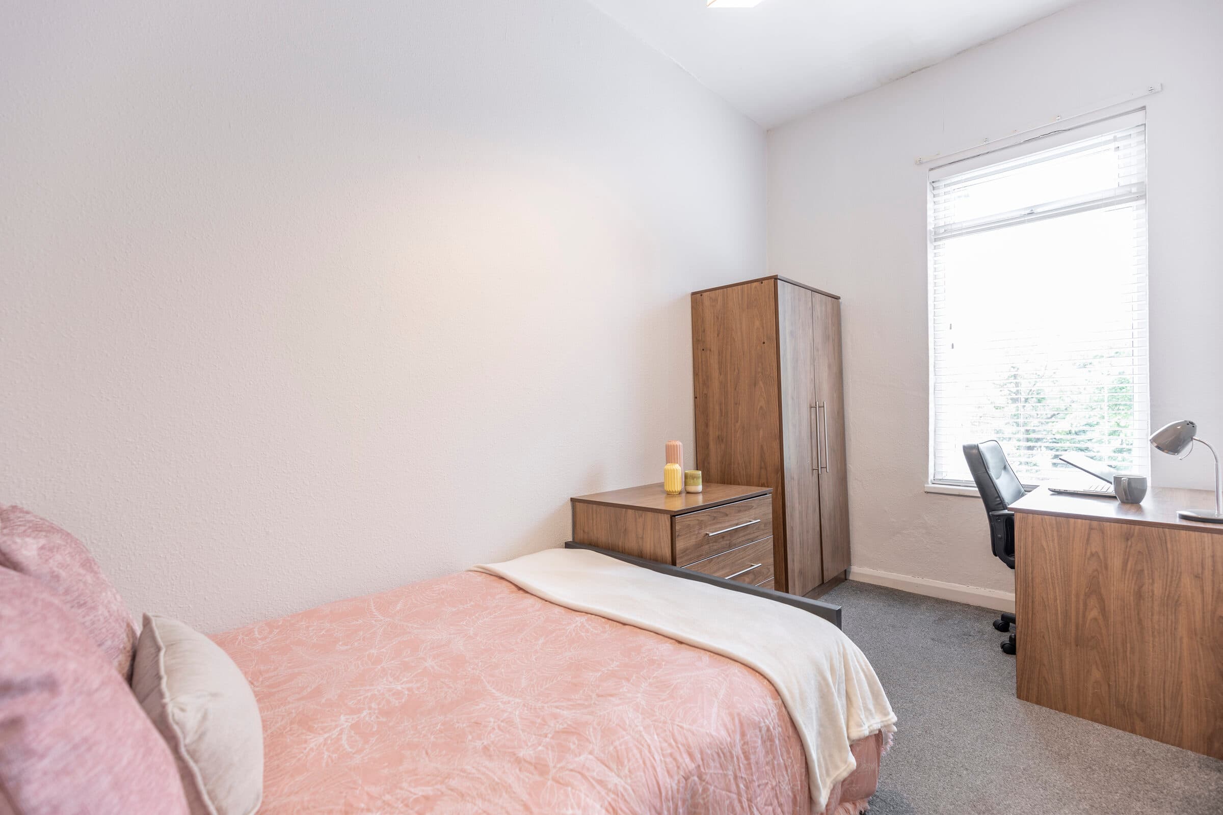 7 Bed House - Beverley Road thumbnail 9