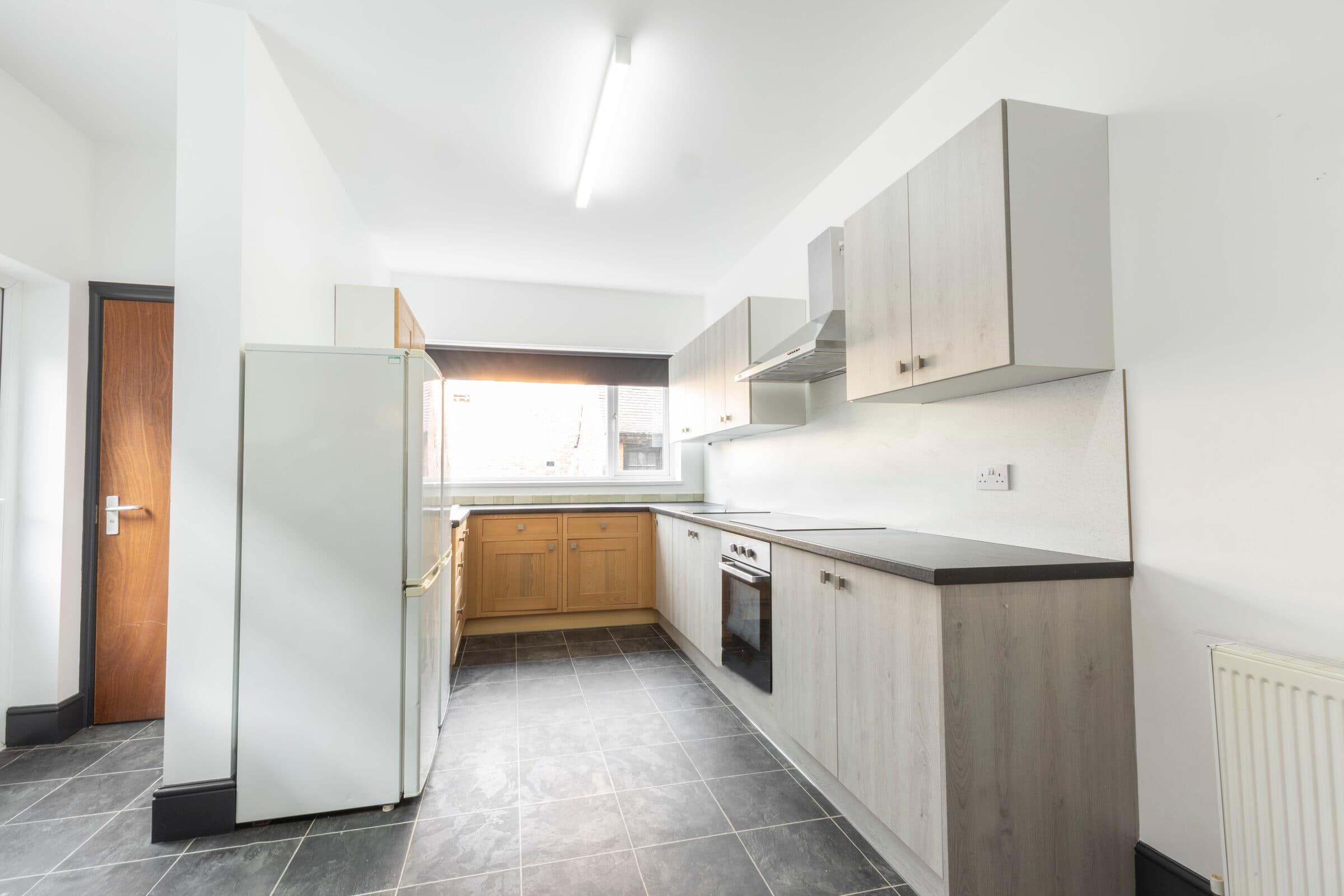 6 Bed House - Beverley Road thumbnail 2