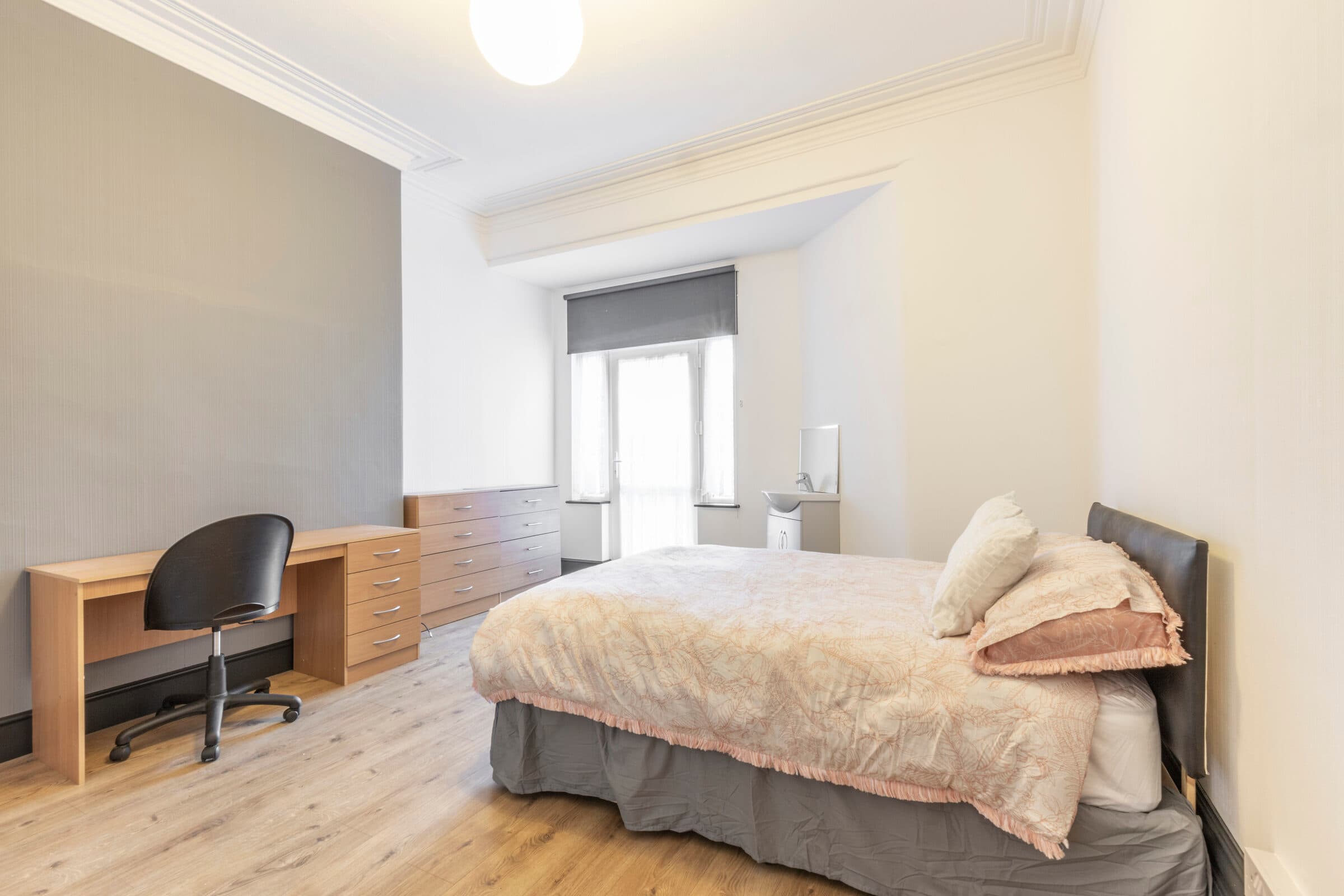 6 Bed House - Beverley Road thumbnail 4