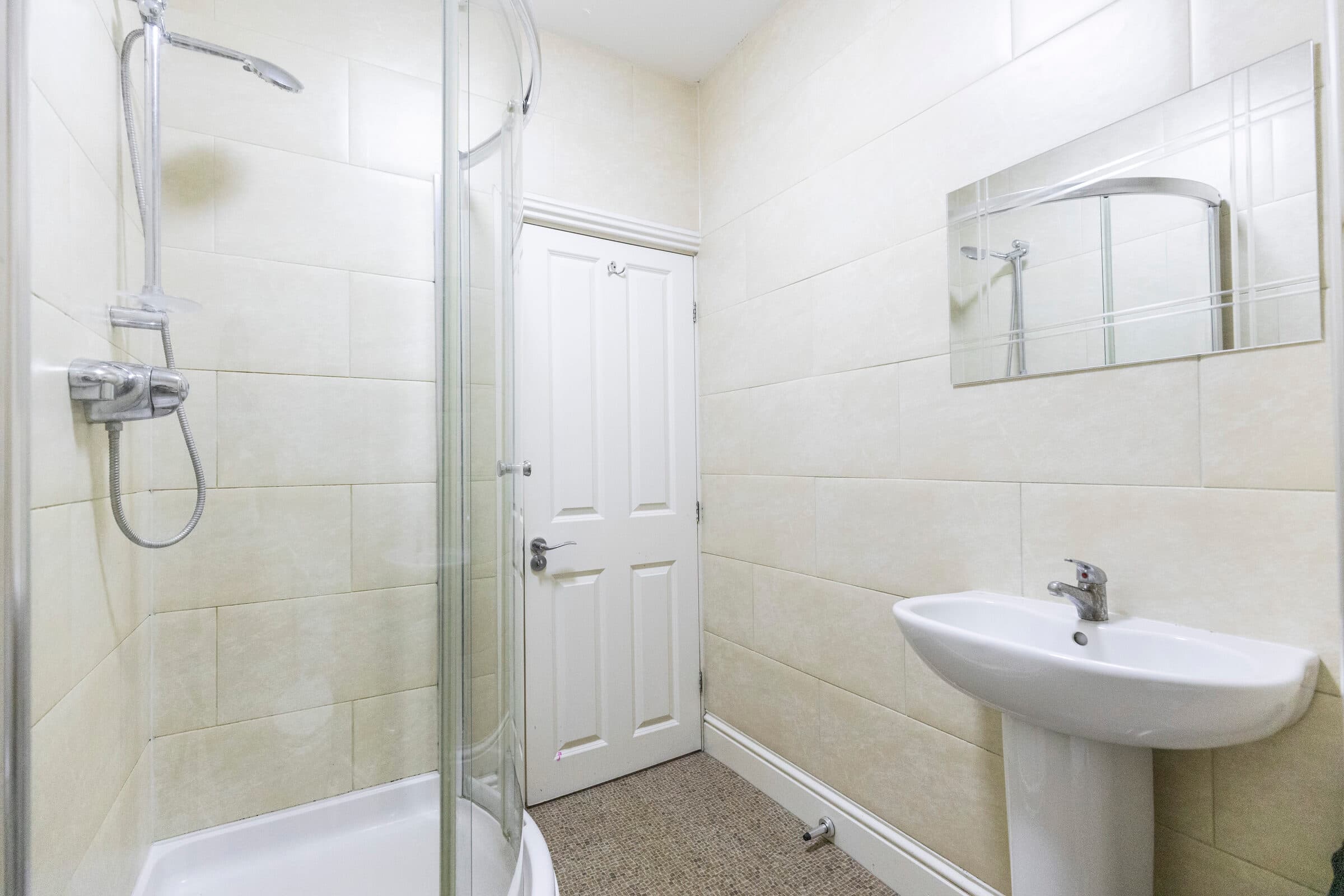 6 Bed House - Beverley Road thumbnail 5