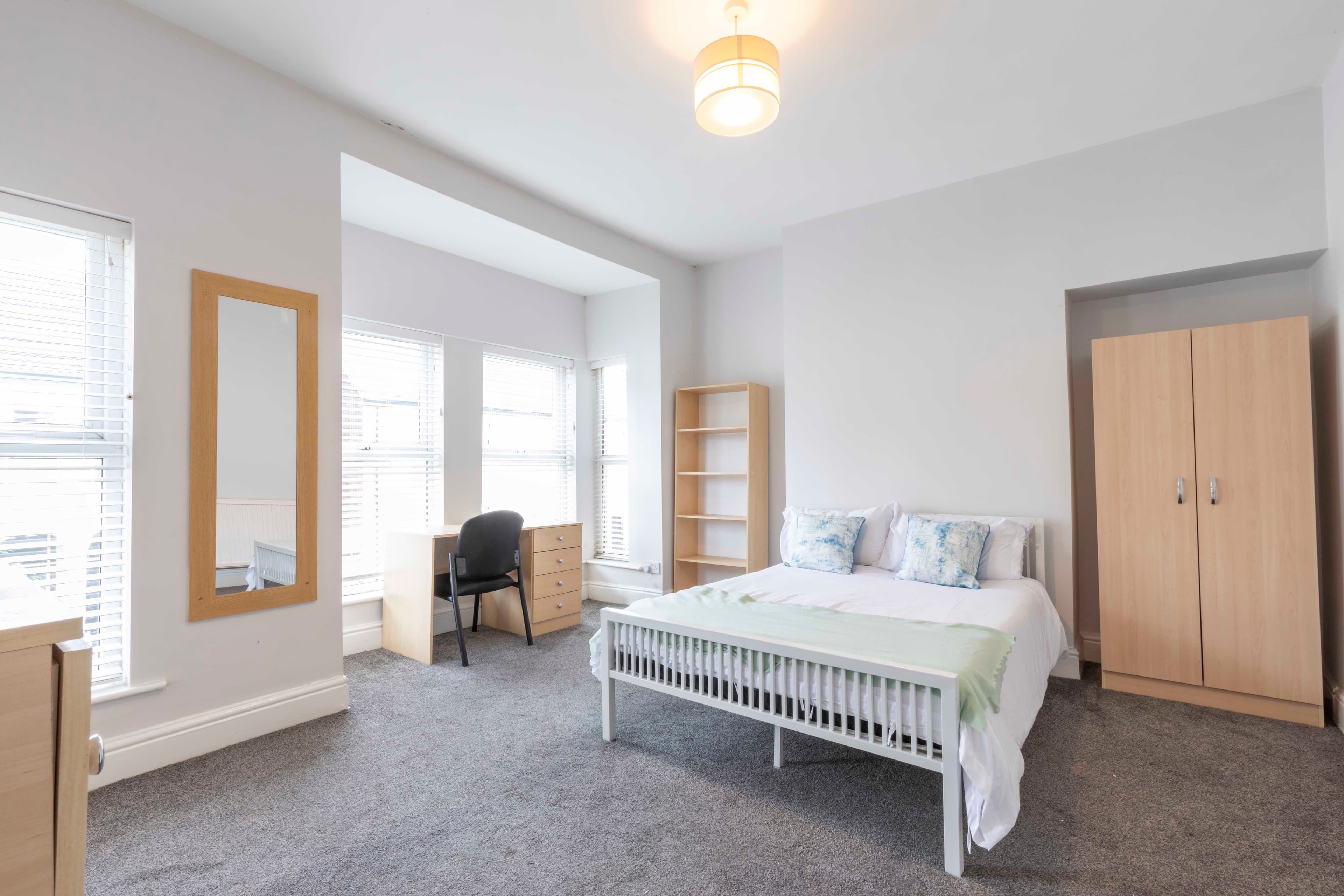 4 Bed House - Heathcote Street thumbnail 4