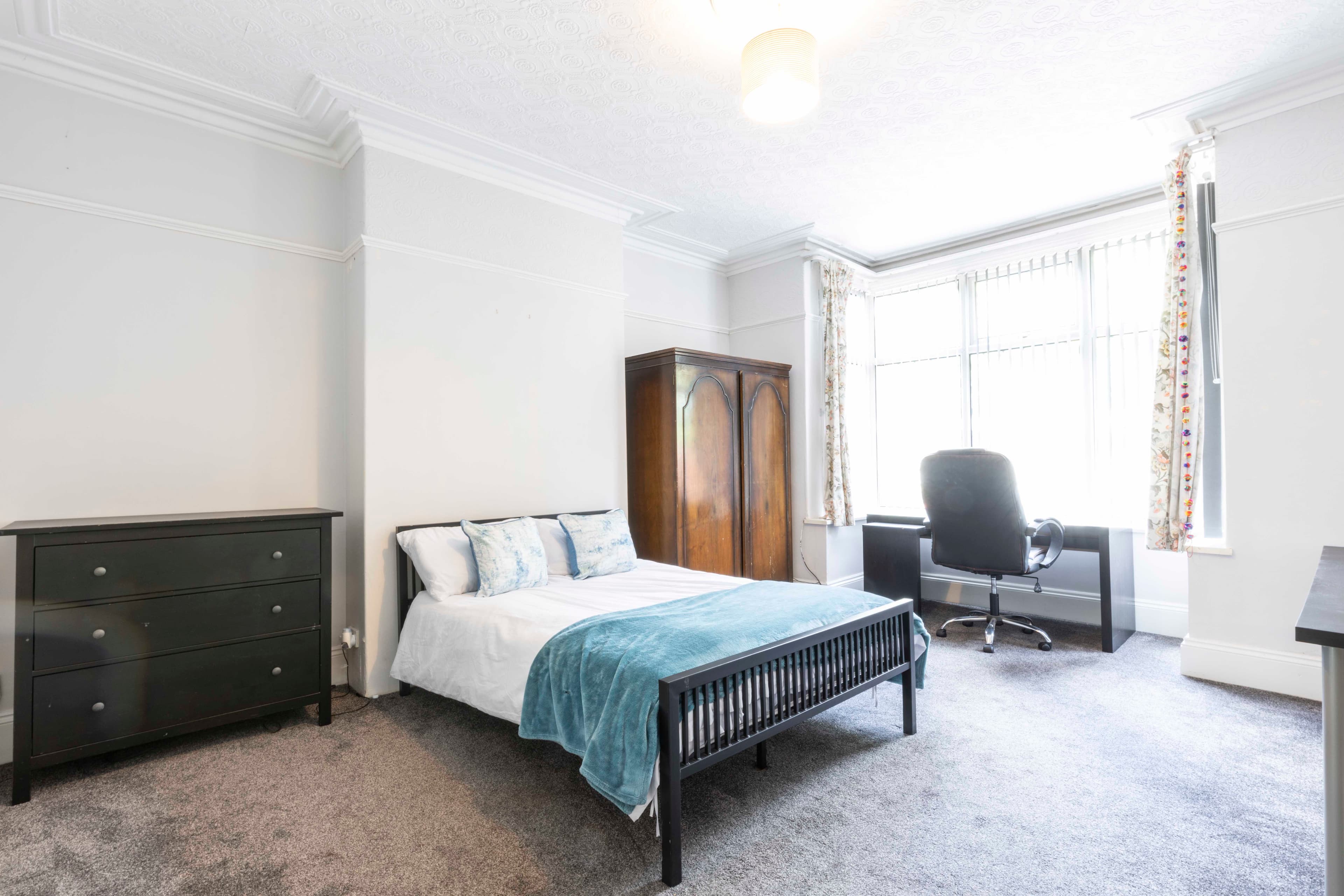 4 Bed House - Beverley Road thumbnail 3