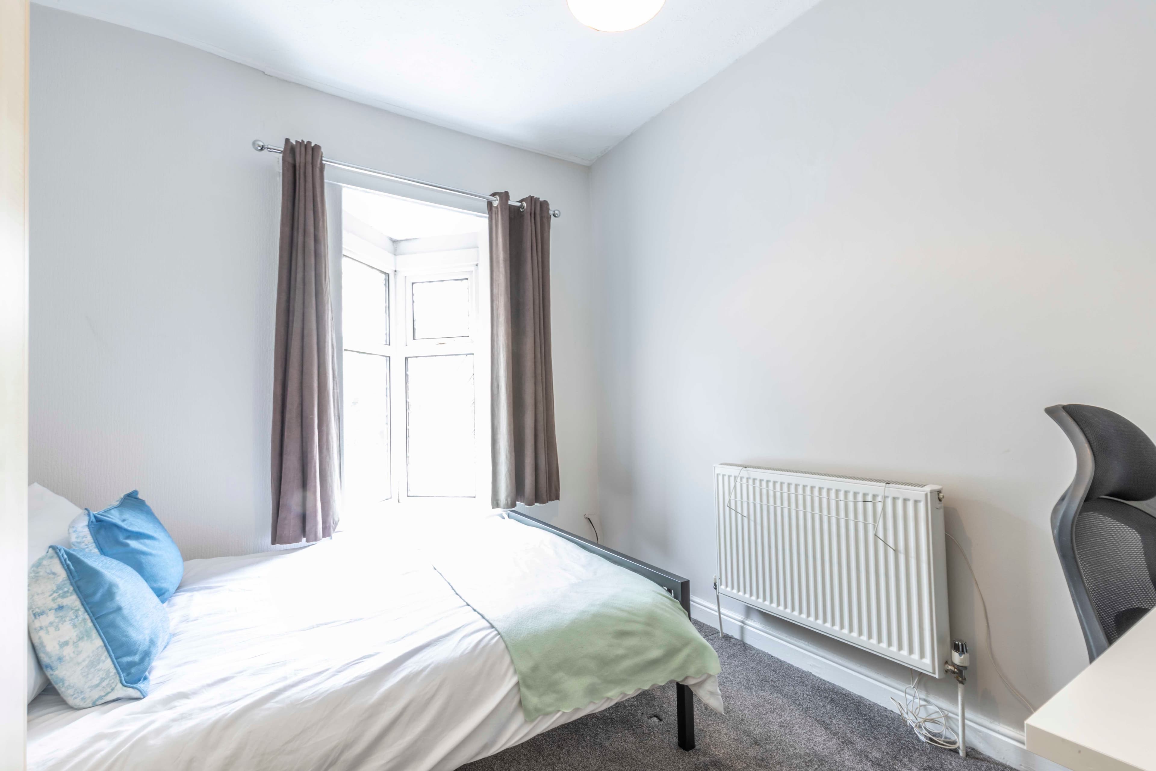 4 Bed House - Beverley Road thumbnail 8