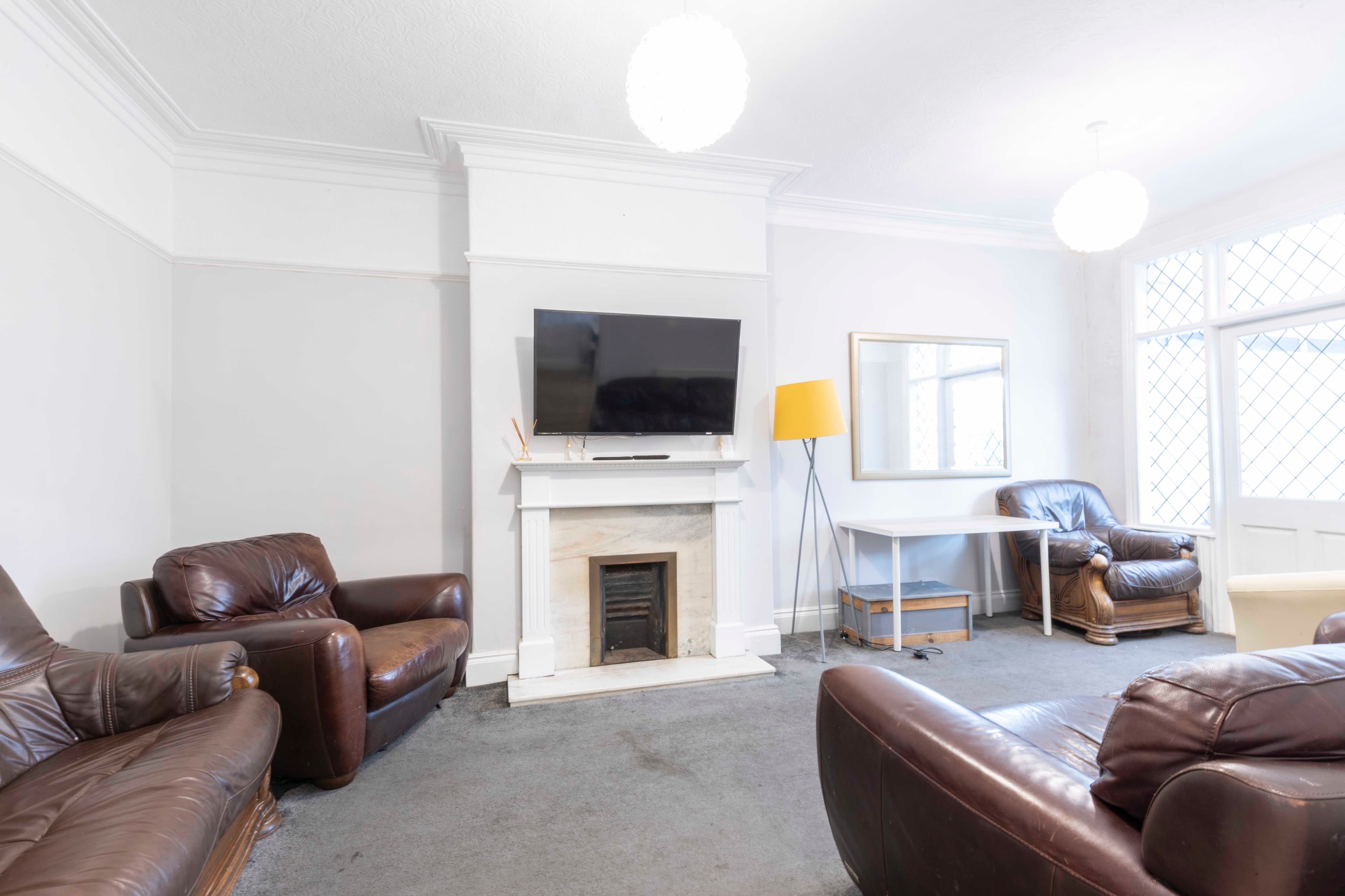 4 Bed House - Beverley Road thumbnail 2