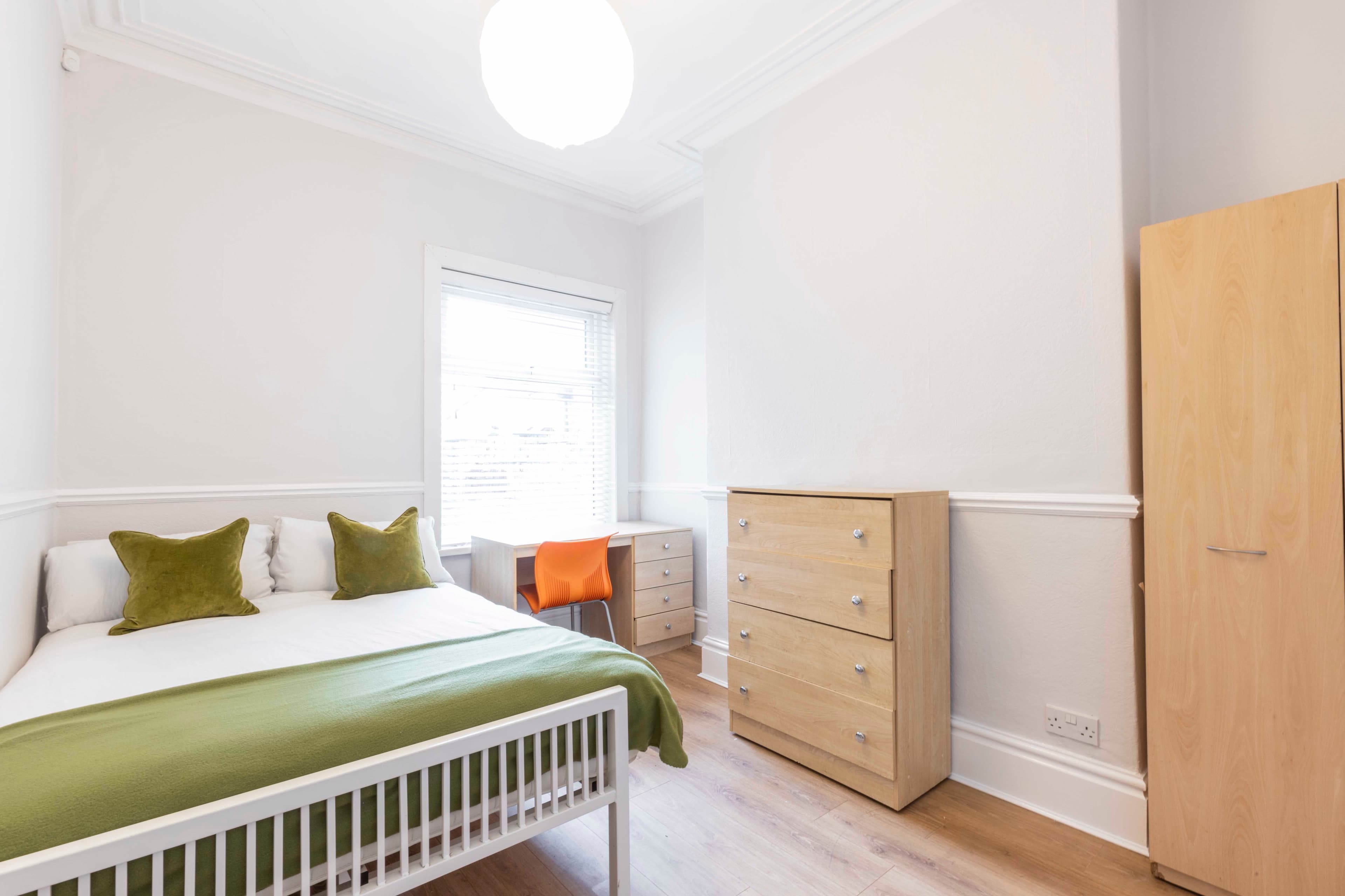 4 Bed House - Heathcote Street thumbnail 5