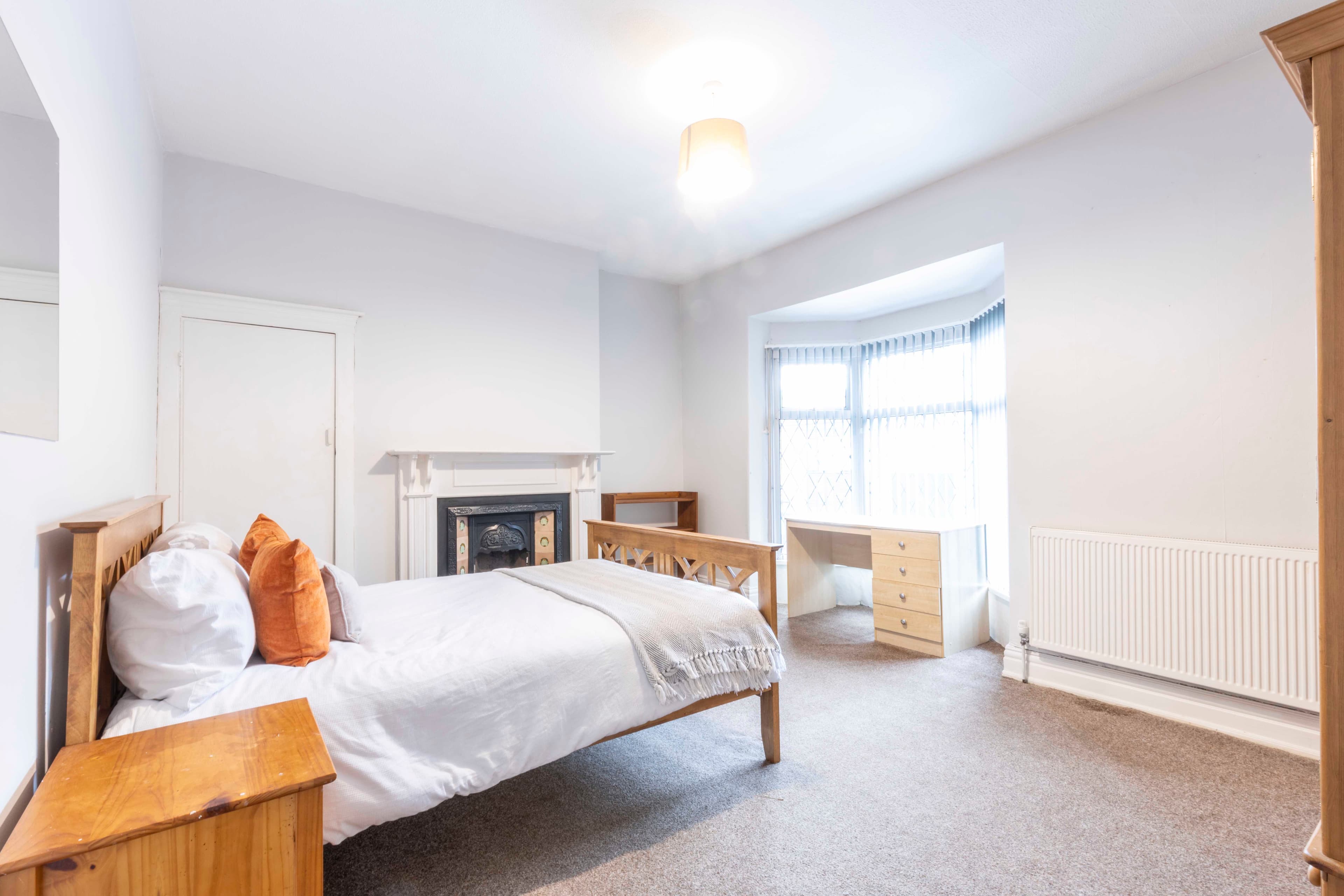 4 Bed House - Heathcote Street thumbnail 4