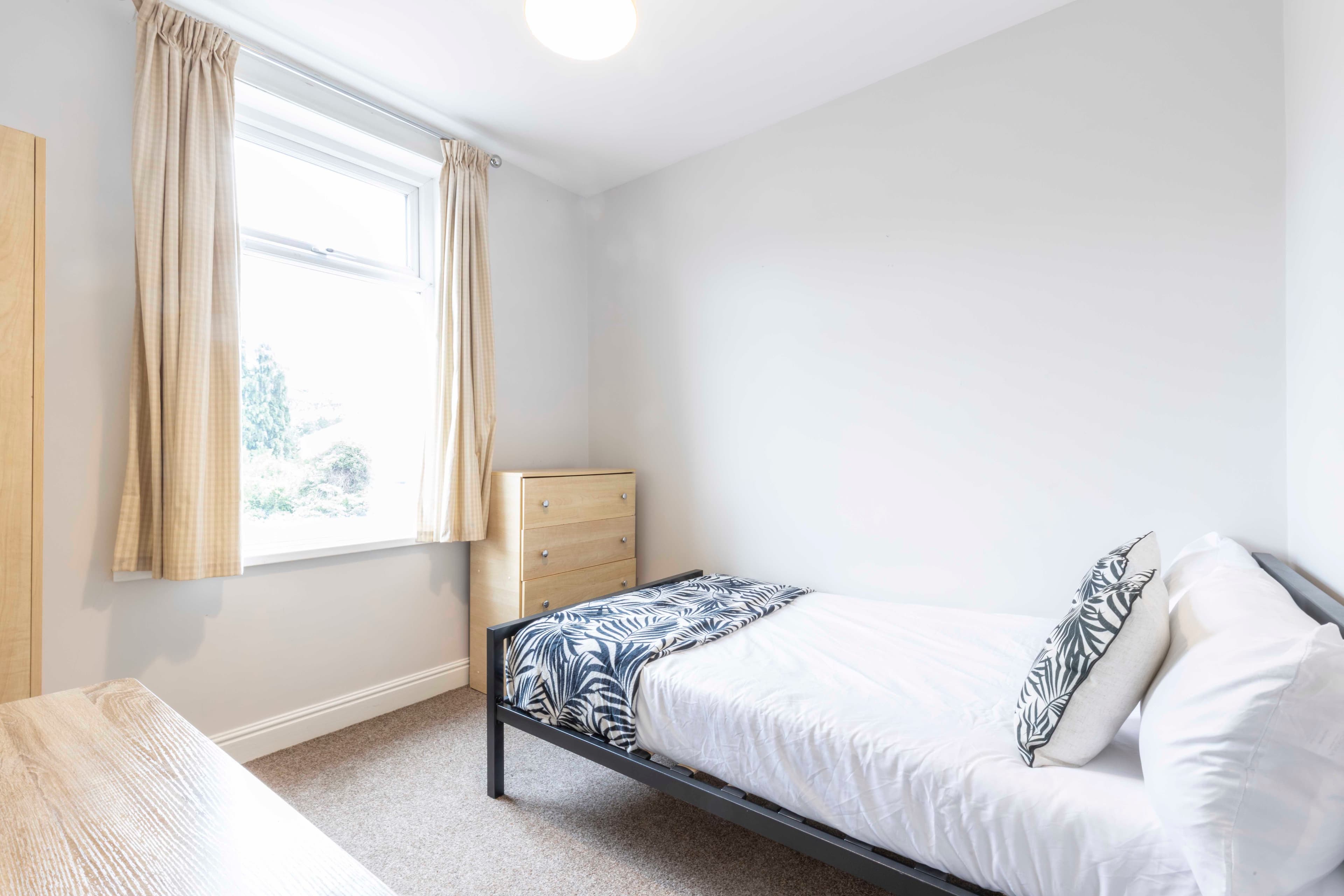 4 Bed House - Heathcote Street thumbnail 7