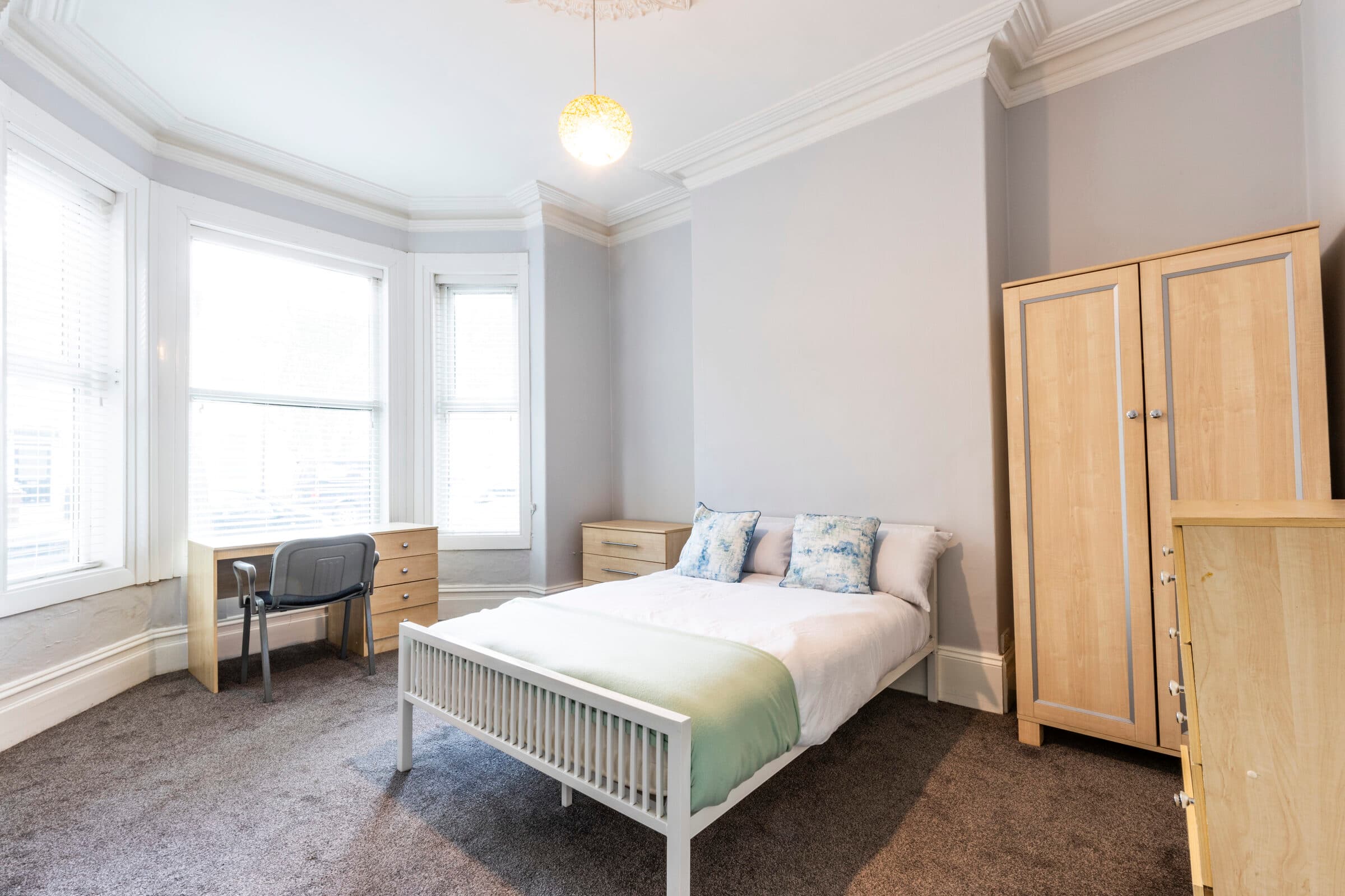 6 Bed House - Beresford Avenue thumbnail 4