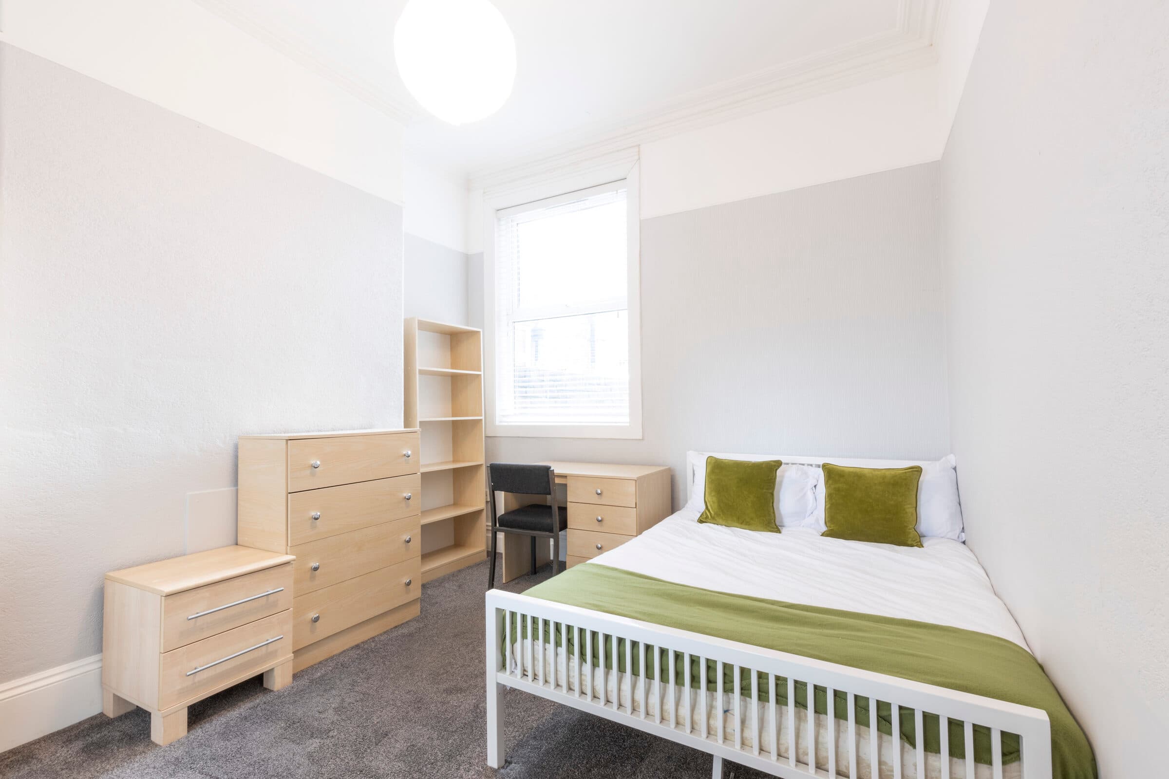 6 Bed House - Beresford Avenue thumbnail 6