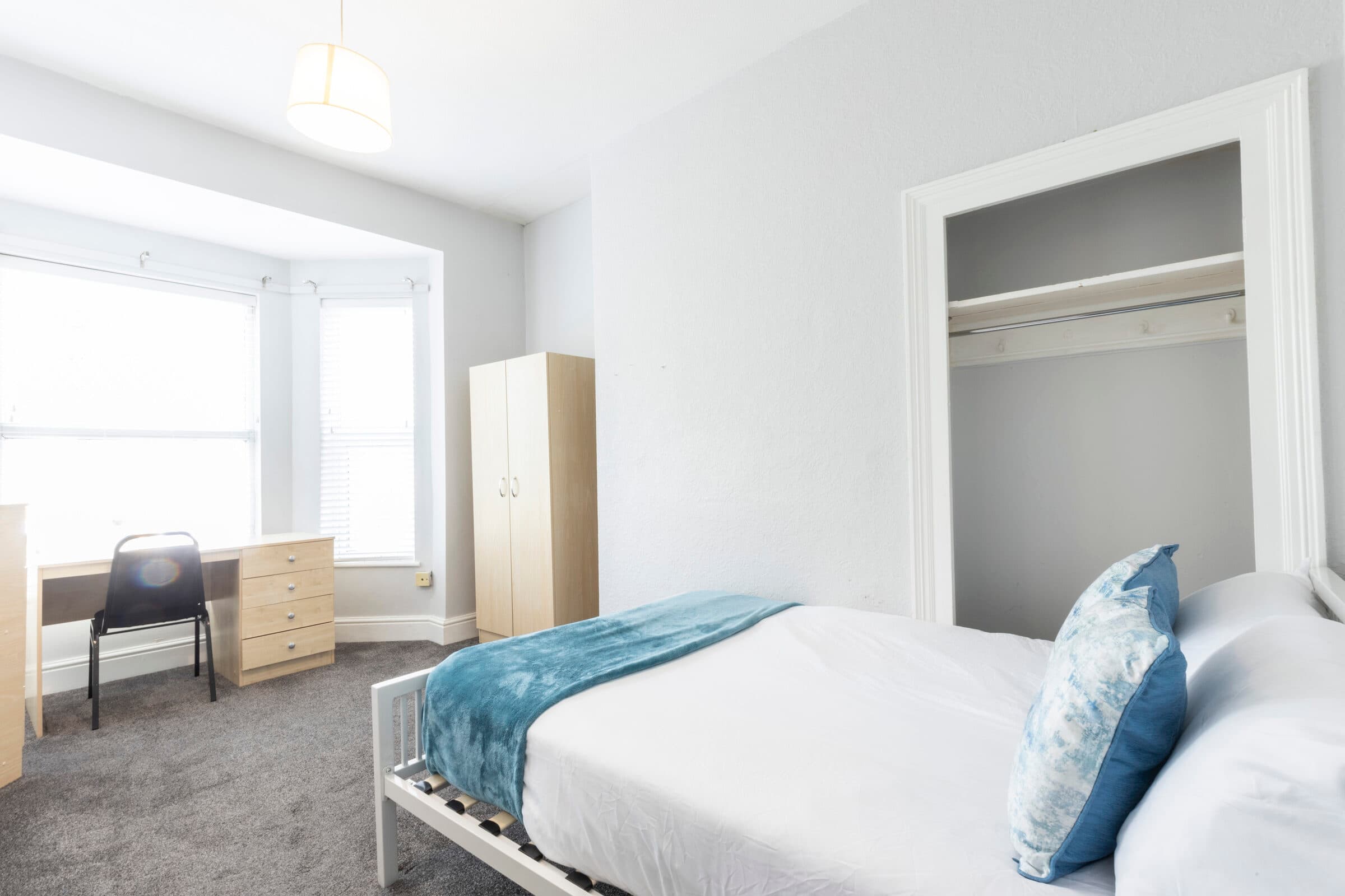 6 Bed House - Beresford Avenue thumbnail 3