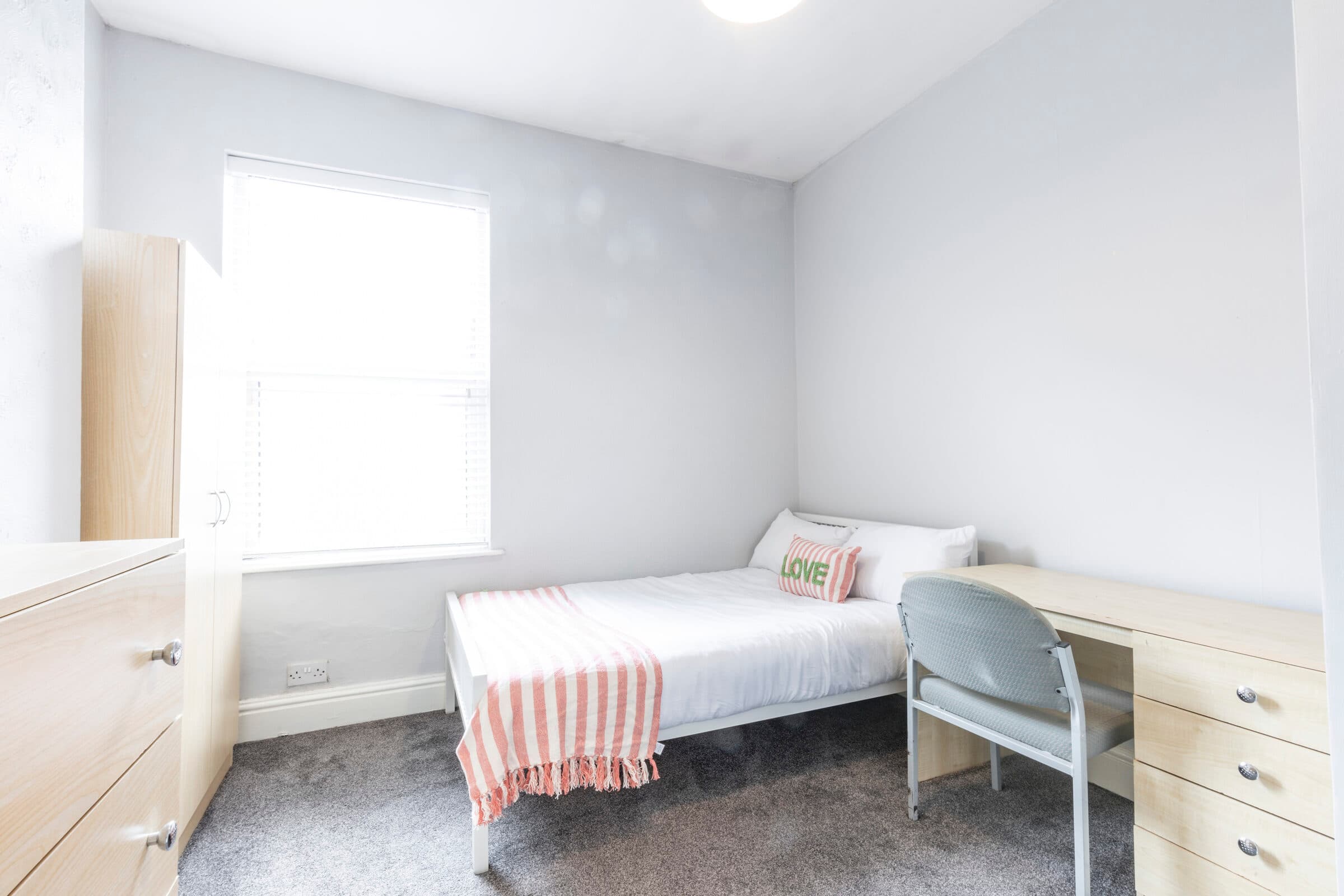 6 Bed House - Beresford Avenue thumbnail 10