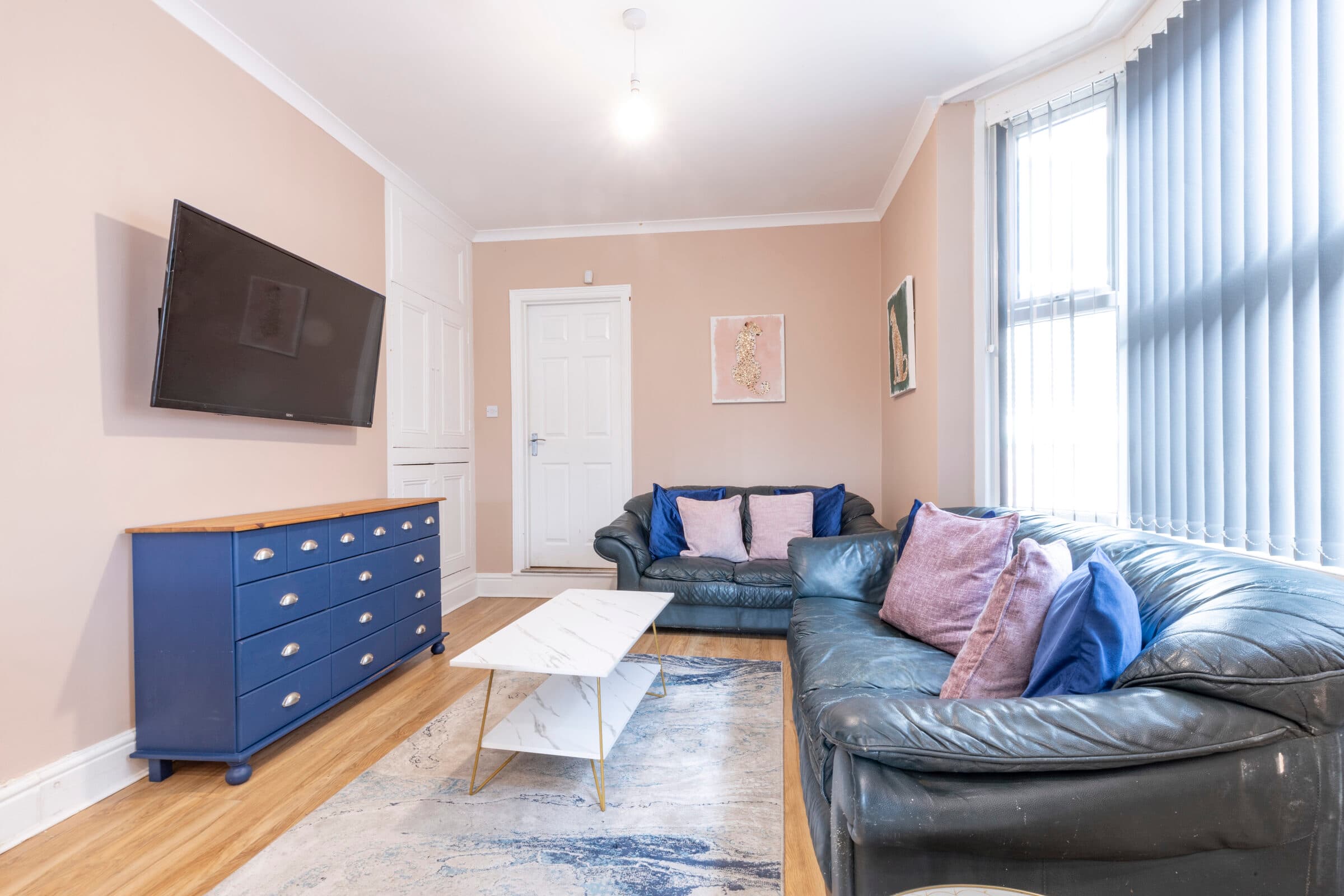 6 Bed House - Beresford Avenue thumbnail 2