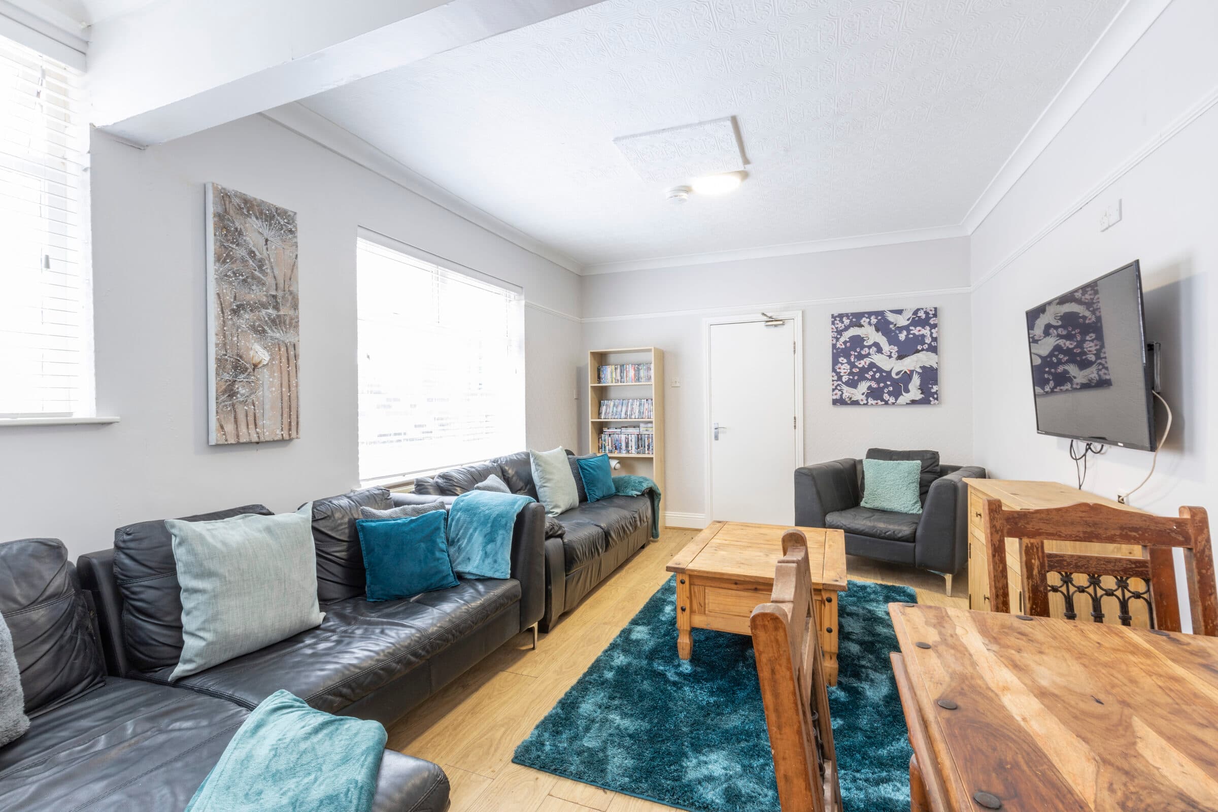 7 Bed House - Fitzroy Street thumbnail 3