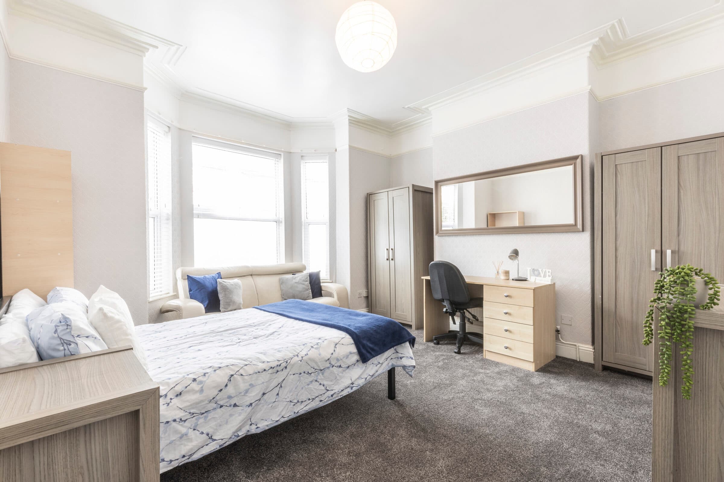 7 Bed House - Fitzroy Street thumbnail 4