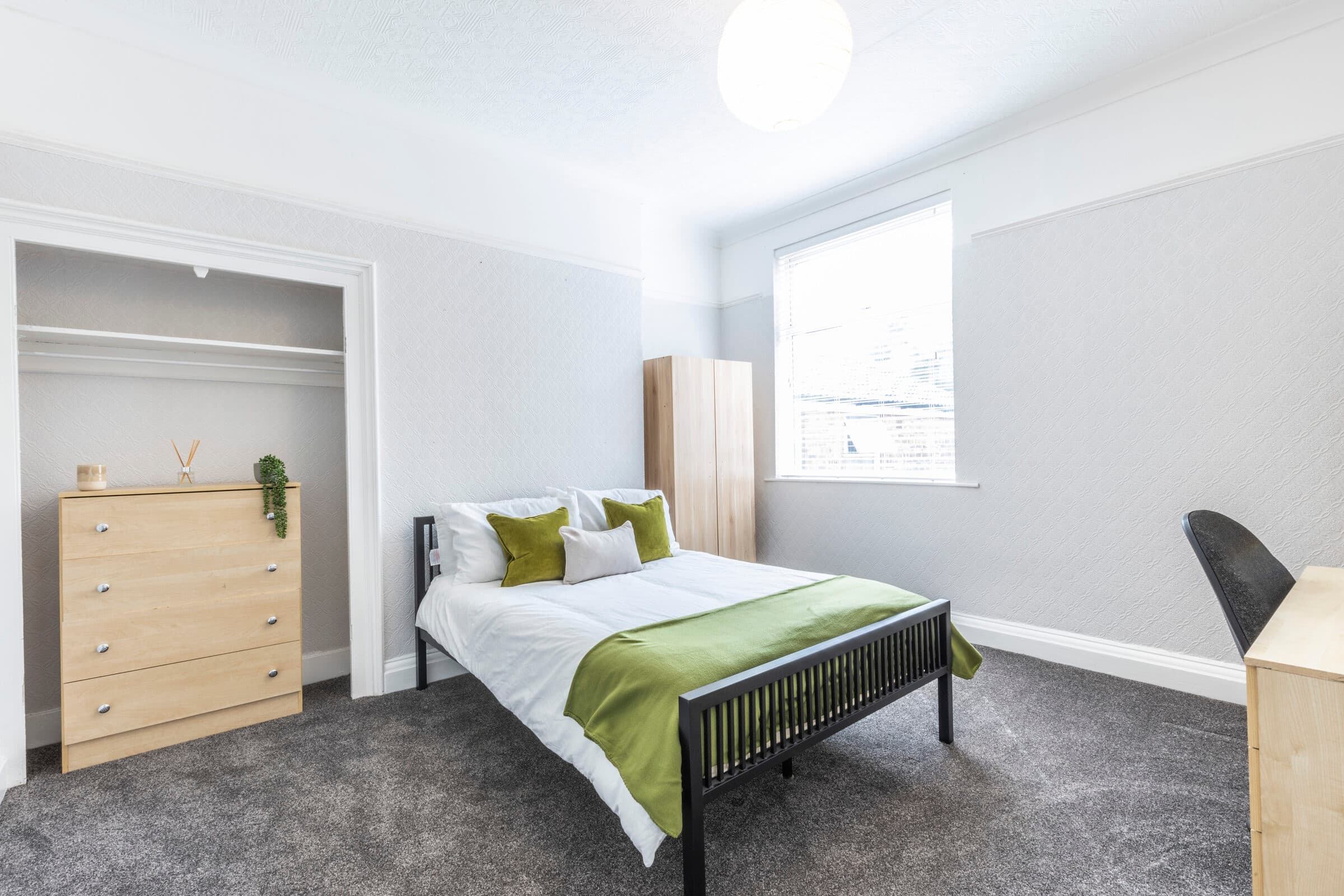 7 Bed House - Fitzroy Street thumbnail 8