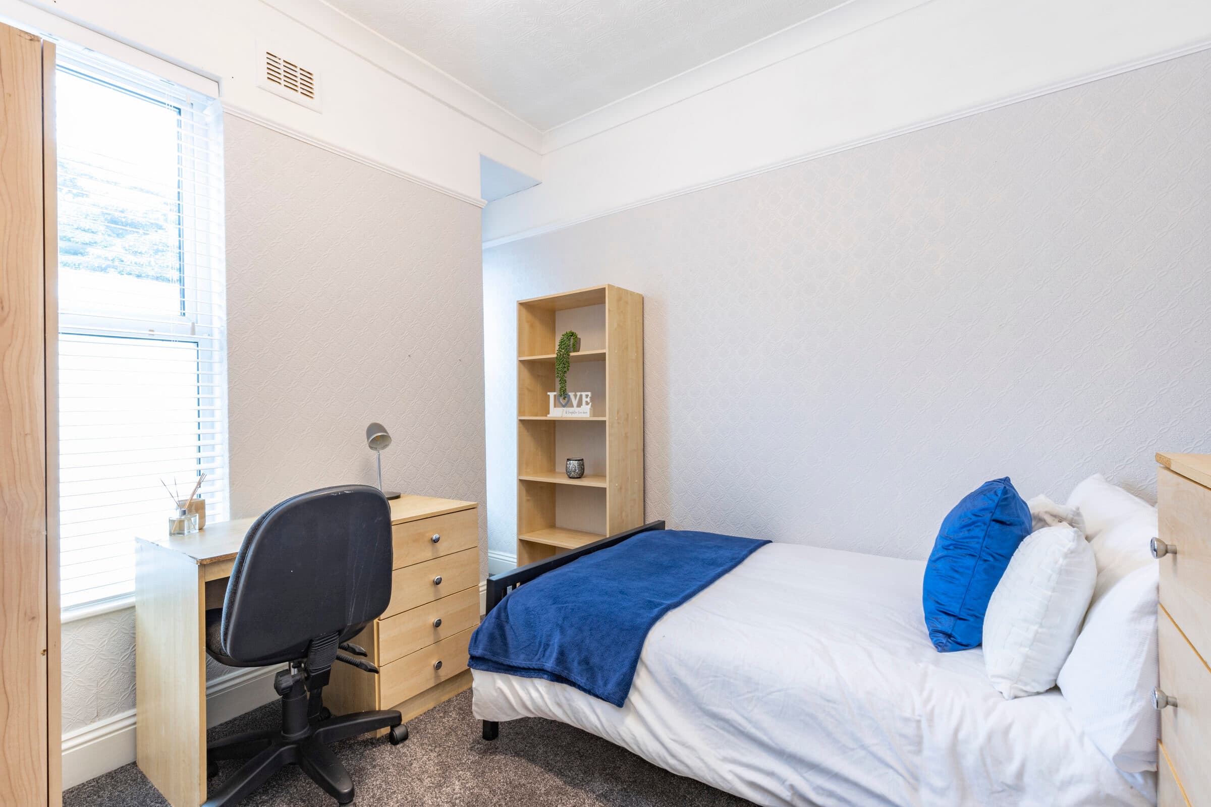 7 Bed House - Fitzroy Street thumbnail 10