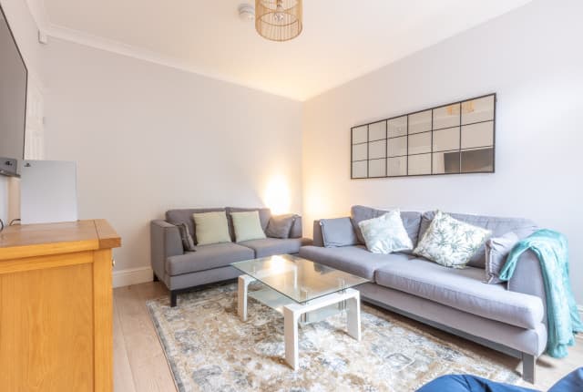 3 Bed House - Blaydes Street thumbnail 2